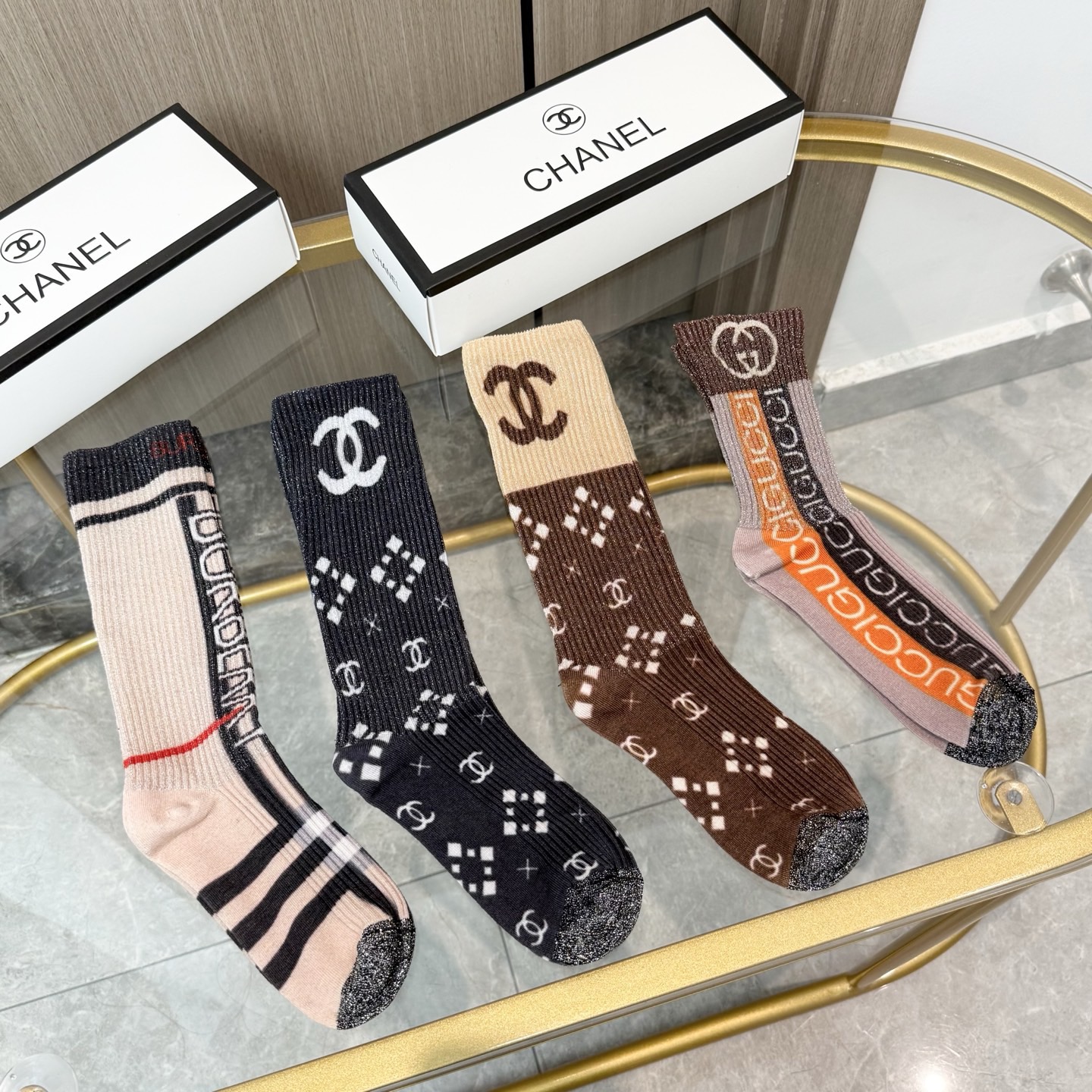 NO:584377,Comes with packaging [four pairs in a box] European and American big-name super popular Internet celebrity socks official website synchronized jacquard letter calf socks, recommended by ins stars and Internet celebrities, extremely popular pure cotton material, light, soft and breathable, suitable for all seasons, European and American big-name street essential socks, stockings, socks, socks19860909配包装【一盒四双】欧美大牌超级爆款网红袜子官网同步提花字母小腿袜,ins明星网红推荐火爆至极纯棉材质,轻薄柔软透气,四季通用,欧美大牌街头必备袜子,丝袜,袜子,socks,accessory