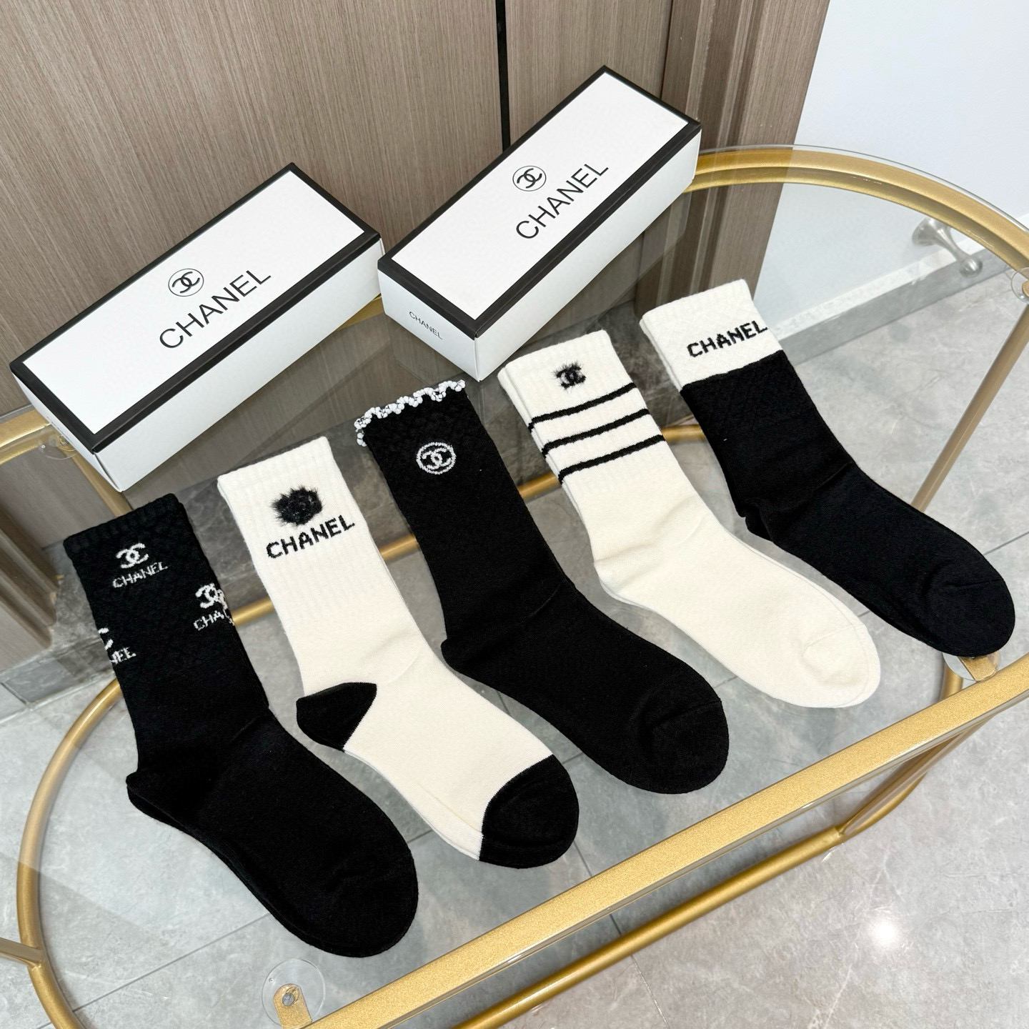 NO:584878,Comes with packaging [five pairs in a box] Chanel's popular high-end cashmere high socks, a high version ~ so good to see. Europe and the United States' big-name cashmere high socks are indispensable for fashionistas. They are high-quality socks that can be purchased at counters. They are super stylish when paired with them. They are so fashionable~~ Recommended, recommended, recommended~~ A must-have fashionable item!  !  socks, stockings, socks, chanel, chanel, socks19860909配包装【一盒五双】Chanel 香奈儿 爆款羊绒高筒袜高版本 ～好看到爆炸 欧美大牌羊绒高筒袜潮人必不能少的专柜代购品质 袜子 ,搭配起来超高逼格 时髦度爆表啊啊啊啊～～推荐推荐推荐～～必入时髦小单品！！袜子,丝袜,袜子,chanel,chanel,socks,accessory