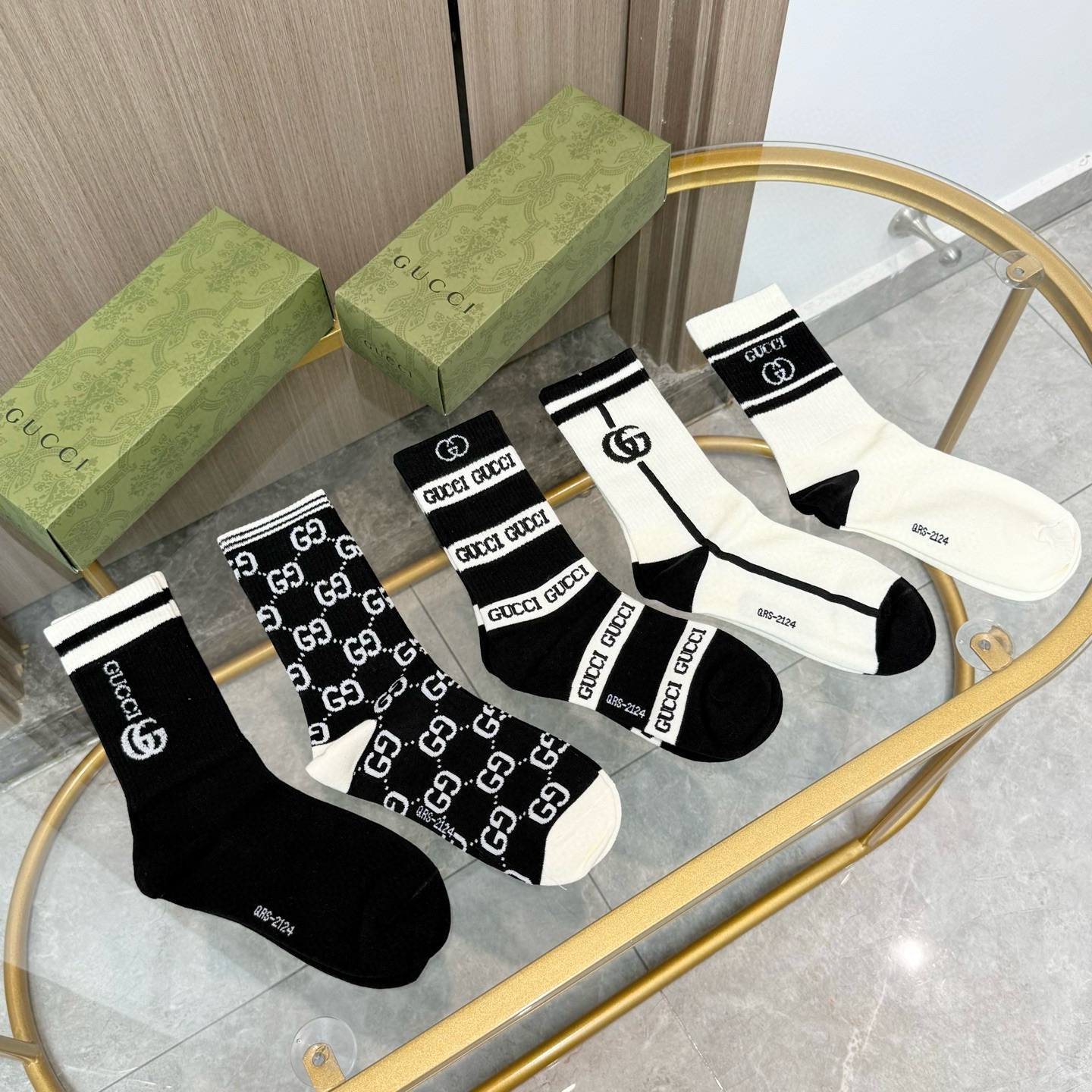 NO:584924,Comes with packaging [five pairs in a box] Gucci·Gucci Internet celebrity hot style shipped ~ G's new product counter version socks are made of pure cotton material, super soft and comfortable, classic gold thread double G in the mouth, super eye-catching, ins super hot small item, big name outing, trendy people must have super matching socks, stockings, socks, gucci, gucci, socks19860909配包装【一盒五双】Gucci · 古奇网红爆款出货~G家新品专柜对版袜子纯棉材质织造,超级柔软舒适,罗口经典金线双G,超级抢眼,ins超火爆小单品,大牌出街,潮人必备超好搭袜子,丝袜,袜子,gucci,gucci,socks,accessory
