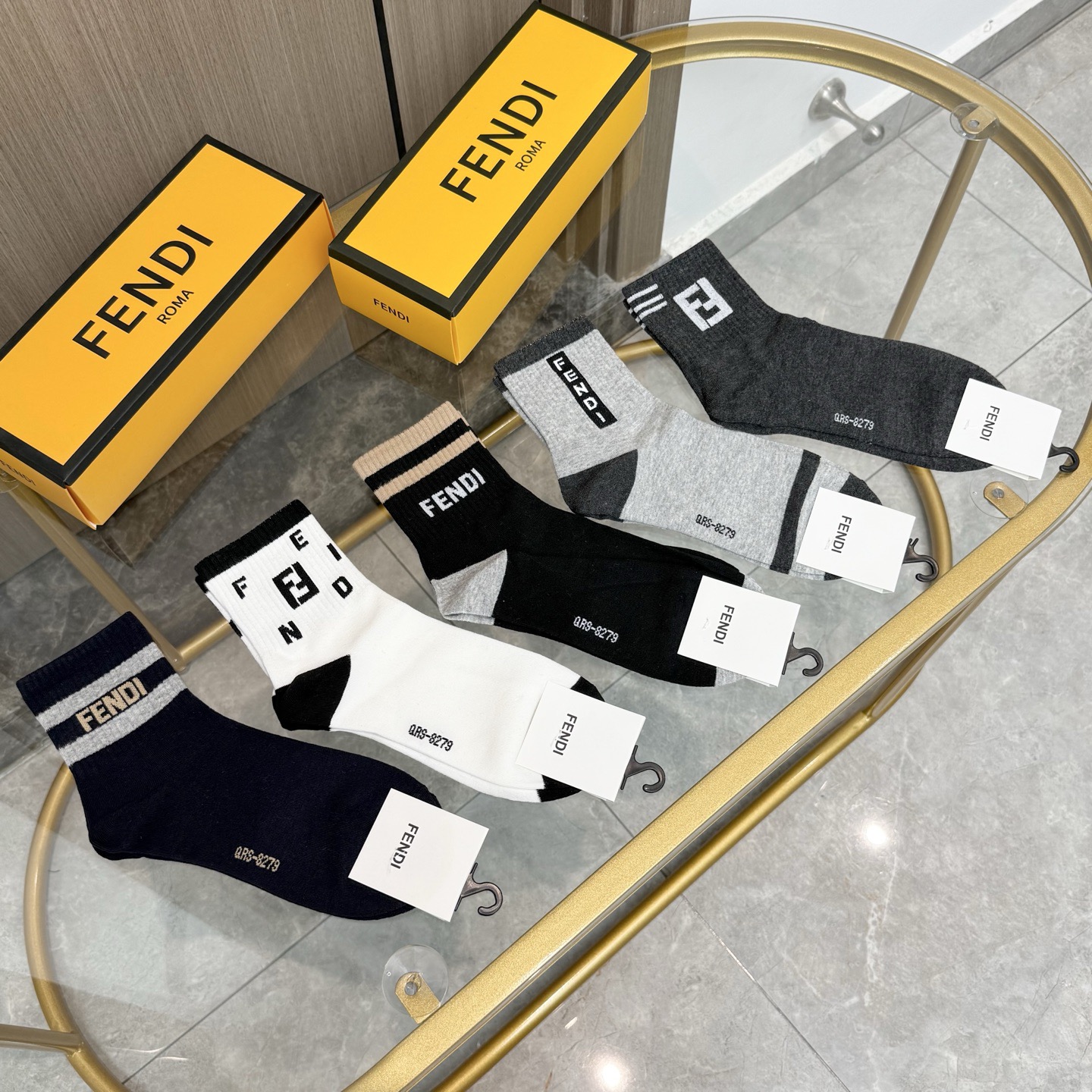 NO:585432,Comes with packaging [five pairs in a box] FENDI · Fendi Big F new autumn and winter mid-calf socks for men and women with super classic double F logo, made of pure cotton material, breathable and comfortable, super nice and popular small items, big names on the street, fashionable people must have super matching socks, stockings, socks, fendi, fendi, socks19860909配包装【一盒五双】FENDI · 芬迪大F新品男女款秋冬款中筒袜子超级经典的双F标志,纯棉材质制造,透气舒适,超级nice超火爆小单品,大牌出街,潮人必备超好搭袜子,丝袜,袜子,fendi,fendi,socks,accessory