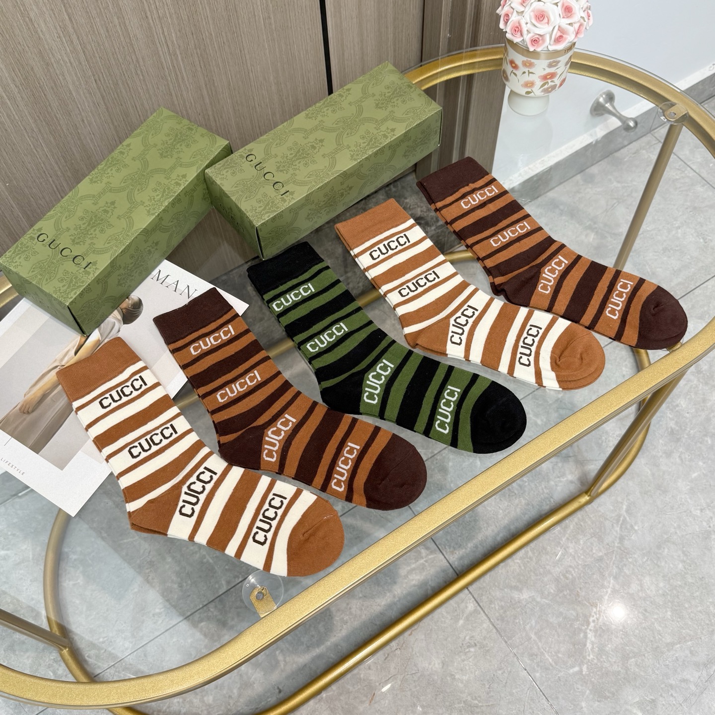 NO:585995,Comes with packaging [five pairs in one box] Gucci·Gucci Internet celebrity hot model shipped ~ G's new product counter version socks are made of pure cotton material, super soft and comfortable, classic gold thread double G in the mouth, super eye-catching, super hot ins small item, big name outing, fashionable people must have super easy to match socks, stockings, socks, gucci, gucci, socks19860909配包装【一盒五双】Gucci · 古奇网红爆款出货~G家新品专柜对版袜子纯棉材质织造,超级柔软舒适,罗口经典金线双G,超级抢眼,ins超火爆小单品,大牌出街,潮人必备超好搭袜子,丝袜,袜子,gucci,gucci,socks,accessory