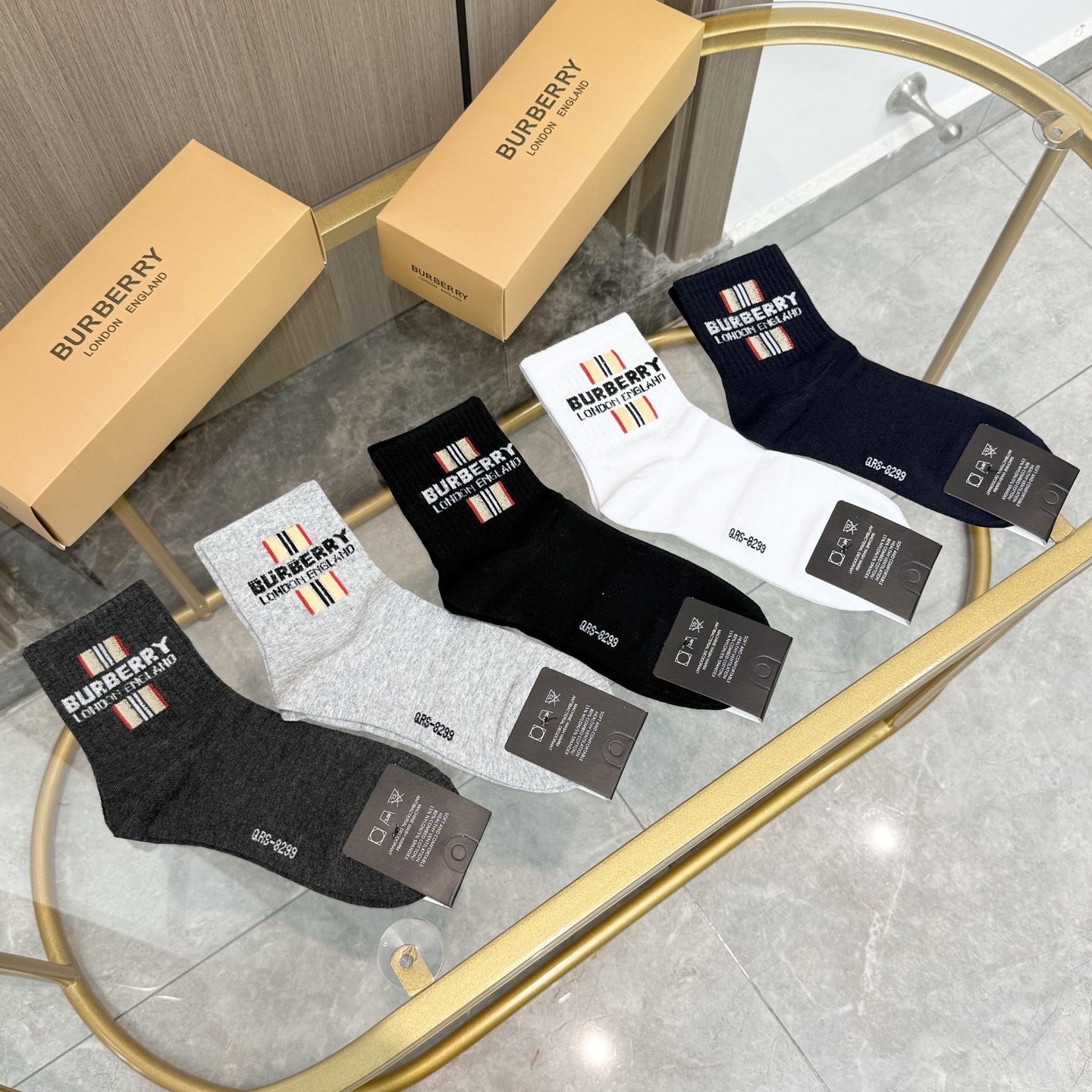 NO:586054,Comes with packaging [five pairs in one box] Burberry counter’s latest Bagh mid-calf socks, Bajia counter’s synchronized mid-calf socks, classic Internet celebrity hot socks, INS high-end fashion socks, super eye-catching colors, super beautiful in kind, super popular ins small items, big brands out on the street, fashionable people must have super matching socks, stockings, socks, burberry, burberry, socks19860909配包装【一盒五双】巴宝莉专柜最新款巴格中筒袜子巴家专柜同步中筒袜,经典网红爆款袜子INS高端潮袜超抢眼色系,实物超漂亮,ins超火爆小单品,大牌出街,潮人必备超好搭袜子,丝袜,袜子,burberry,burberry,socks,accessory