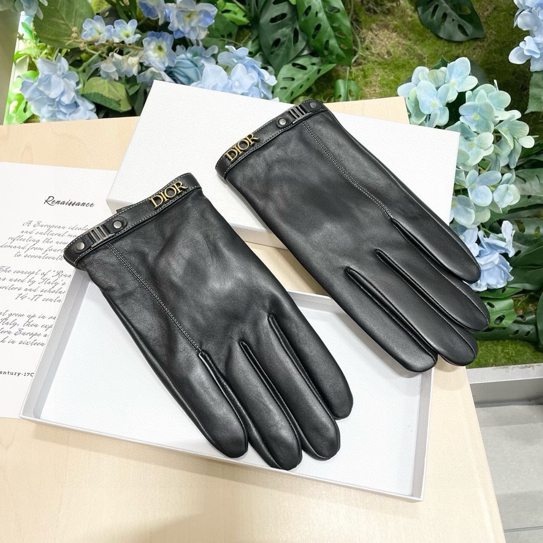 NO:602478,Comes with packaging for men's new exclusive first touch screen gloves. Men's Dior gloves for men [original quality] Official website syncs with men's new high-end sheepskin gloves. Don't miss it. 100% imported sheepskin is used. The leather is fine and soft. Pay attention to the imported sheepskin's unique feel. The inner lining is warmer. Original custom hardware. Top-notch workmanship. No detail is spared. Genuine opening size. XL XXL gloves, gloves, dior, sheepskin, gloves.19860909配包装男款新款独家首发触屏手套 男士迪奥手套男款【原单品质】官网同步男士新款高档羊皮手套不可错过百分百选用进口羊皮 皮质细腻柔软 认准进口羊皮特有手感布内里保暖更佳 原版定制五金顶级做工任何细节都不放过正品开版 码数XL XXL手套,手套,dior,sheepskin,gloves,accessory