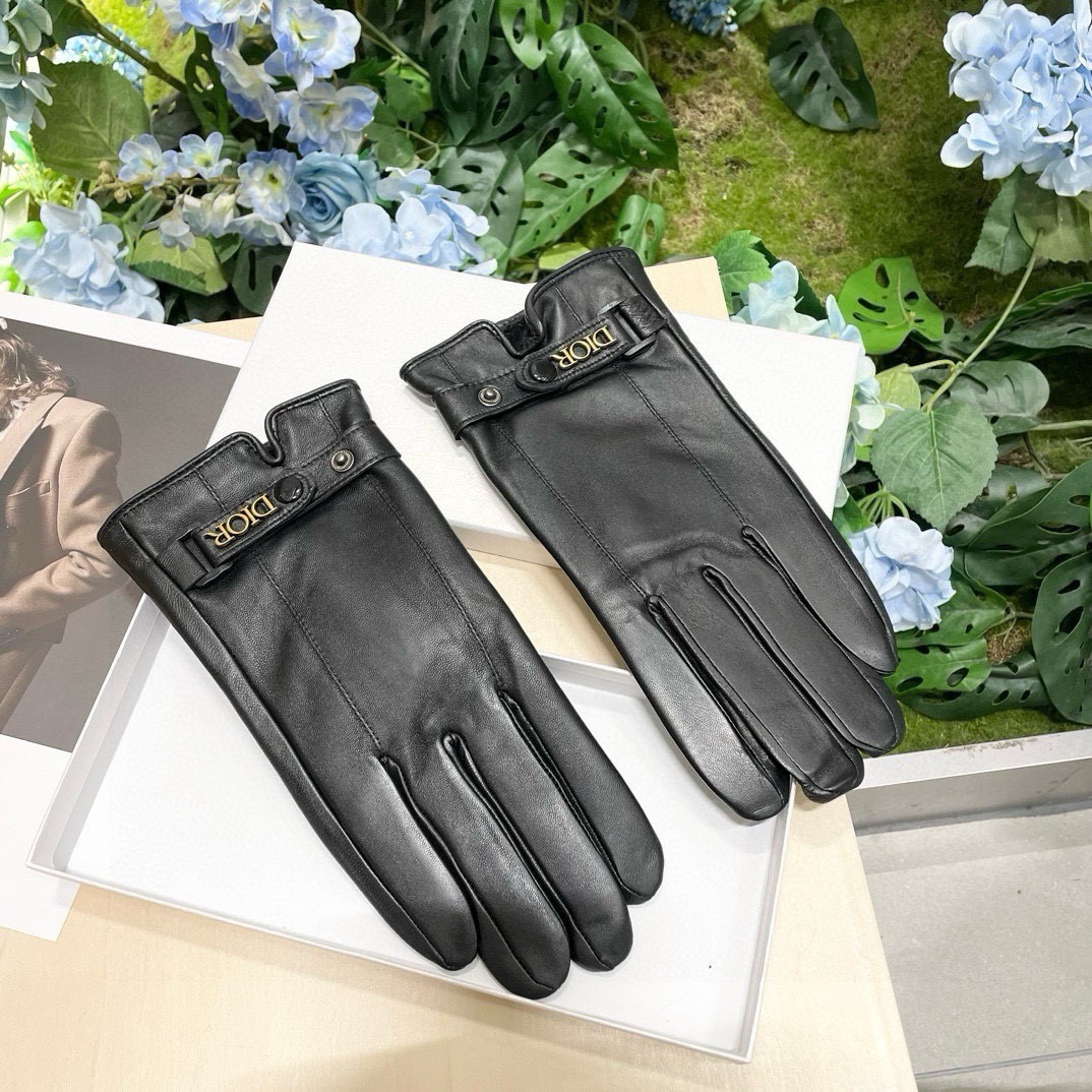 NO:602513,Comes with packaged men's new exclusive first touch screen gloves. Men's Dior gloves for men [original quality] official website synchronized men's new high-end sheepskin gloves. Don't miss it. 100% imported sheepskin. The leather is fine and soft. Pay attention to the imported sheepskin's unique feel. The inner lining is warmer. Original custom hardware. Top-notch workmanship. No detail is spared. Authentic open version. One-size-fits-all gloves, gloves, dior, sheepskin, gloves.19860909配包装男款新款独家首发触屏手套 男士迪奥手套男款【原单品质】官网同步男士新款高档羊皮手套不可错过百分百选用进口羊皮 皮质细腻柔软 认准进口羊皮特有手感布内里保暖更佳 原版定制五金顶级做工任何细节都不放过正品开版 码数均码手套,手套,dior,sheepskin,gloves,accessory
