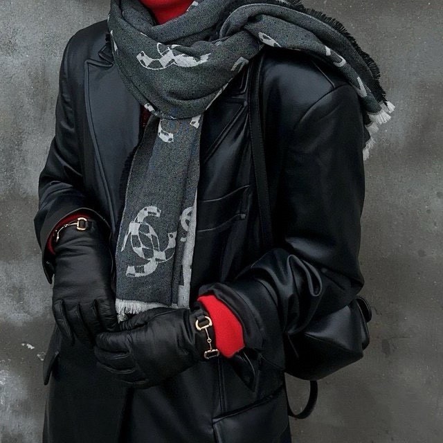 NO:602505,Comes with packaged men's and women's new exclusive touch-screen gloves. Gucci Gucci's new high-end sheepskin gloves are the first choice for goddesses. Don't miss it. 100% imported sheepskin. The leather is fine and soft. Look for the imported sheepskin with its special feel and cashmere lining for better warmth. Top-notch workmanship. No detail is spared. Authentic open version. One-to-one counters, one-size-fits-all gloves, gloves, gucci, sheepskin, gloves.19860909配包装男女款新款独家首发触屏手套 Gucci古奇新款高档羊皮手套女神集美们首选 不可错过百分百选用进口羊皮 皮质细腻柔软 认准进口羊皮特有手感羊绒内里保暖更佳 顶级做工任何细节都不放过正品开版 专柜一比一 码数均码手套,手套,gucci,sheepskin,gloves,accessory