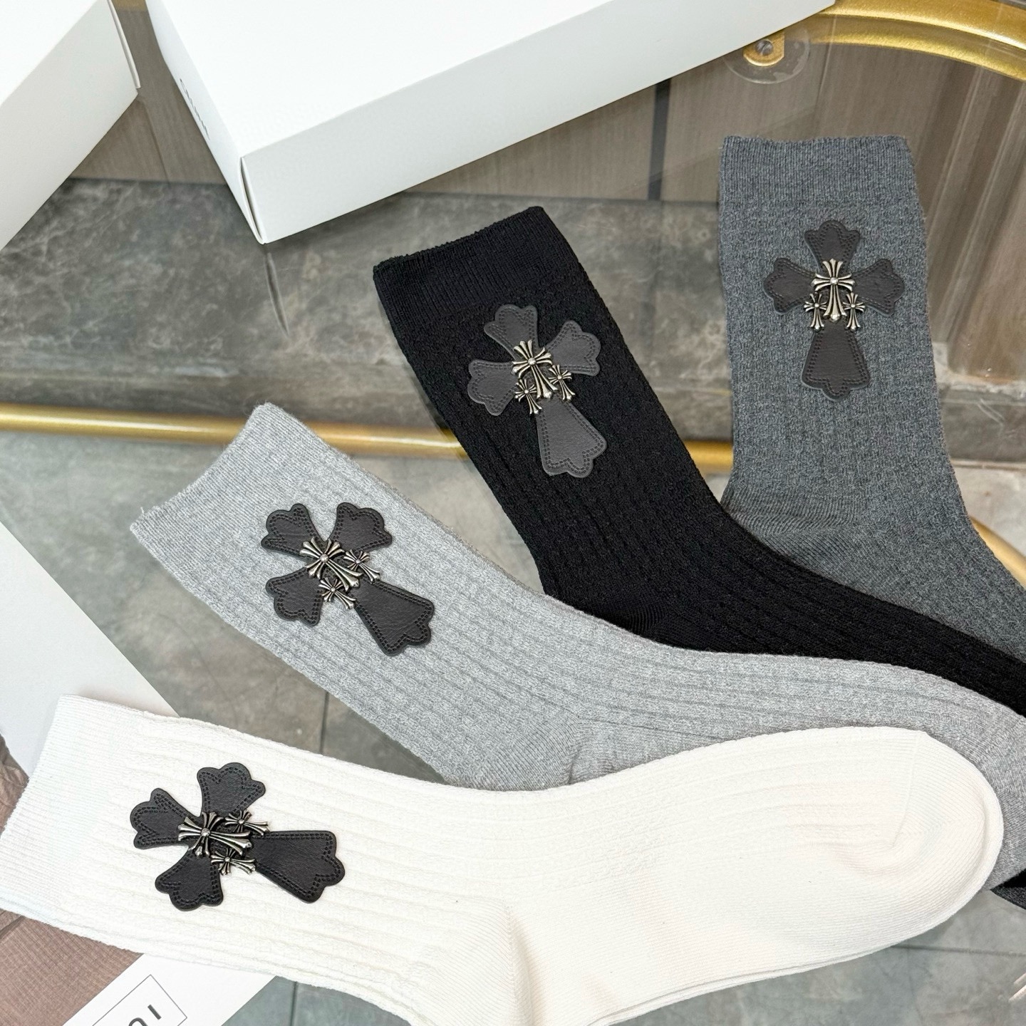 配包装【一盒四双】🌟克罗心 爆款高筒袜🌟高版本 ～好看到爆炸 欧美大牌高筒袜🔥🌟潮人必不能少的专柜代购品