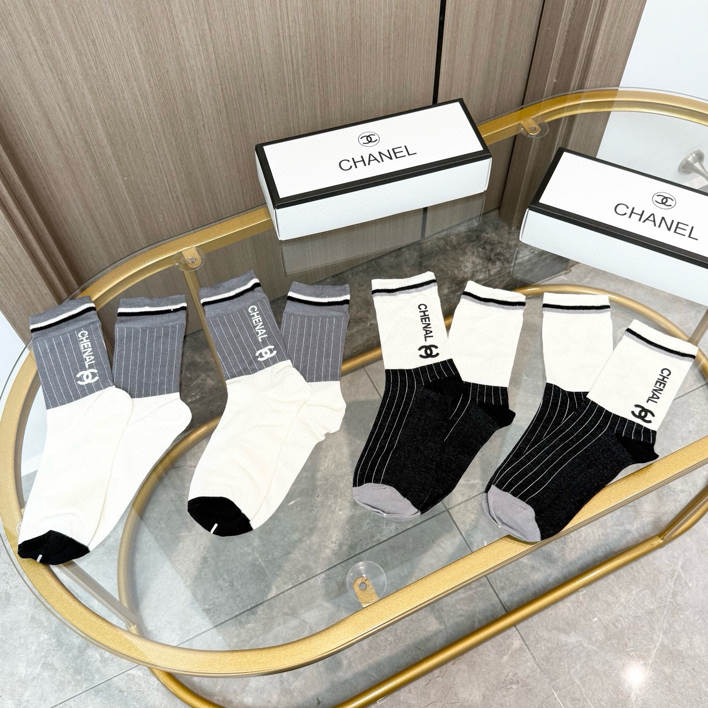 配包装【一盒四双】🌟CHANEL香奈儿 爆款中筒袜🌟高版本 ～好看到爆炸 欧美大牌中筒袜🔥🌟潮人必不能少