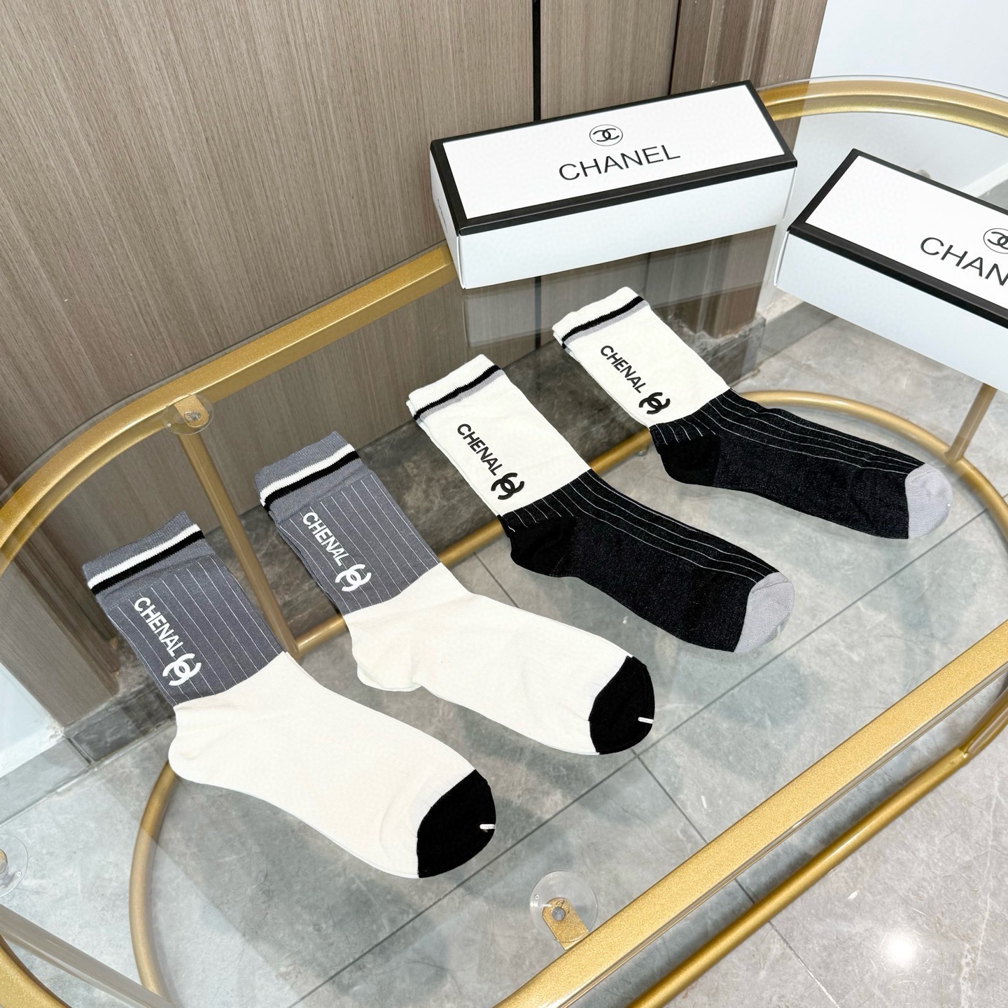 配包装【一盒四双】🌟CHANEL香奈儿 爆款中筒袜🌟高版本 ～好看到爆炸 欧美大牌中筒袜🔥🌟潮人必不能少