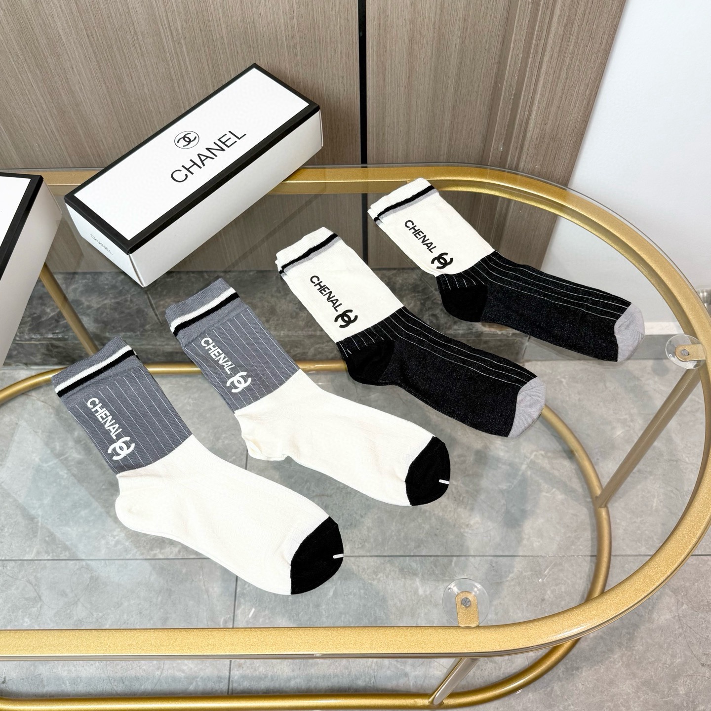 配包装【一盒四双】🌟CHANEL香奈儿 爆款中筒袜🌟高版本 ～好看到爆炸 欧美大牌中筒袜🔥🌟潮人必不能少