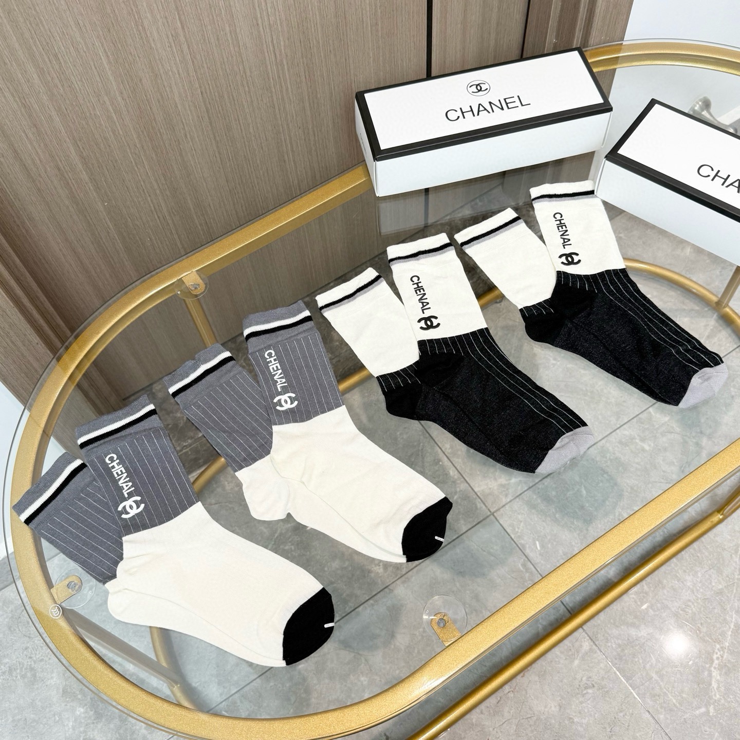 配包装【一盒四双】🌟CHANEL香奈儿 爆款中筒袜🌟高版本 ～好看到爆炸 欧美大牌中筒袜🔥🌟潮人必不能少