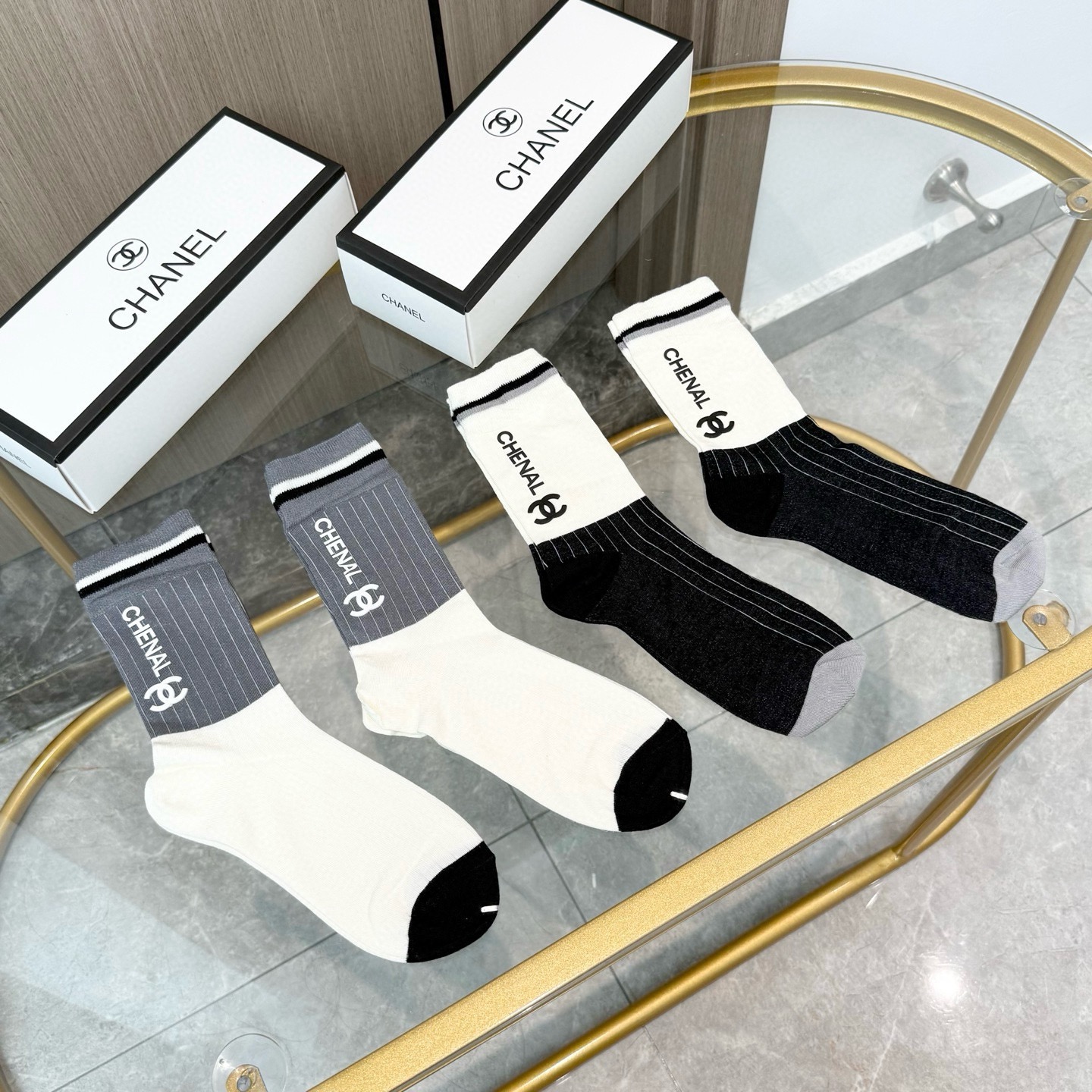 配包装【一盒四双】🌟CHANEL香奈儿 爆款中筒袜🌟高版本 ～好看到爆炸 欧美大牌中筒袜🔥🌟潮人必不能少