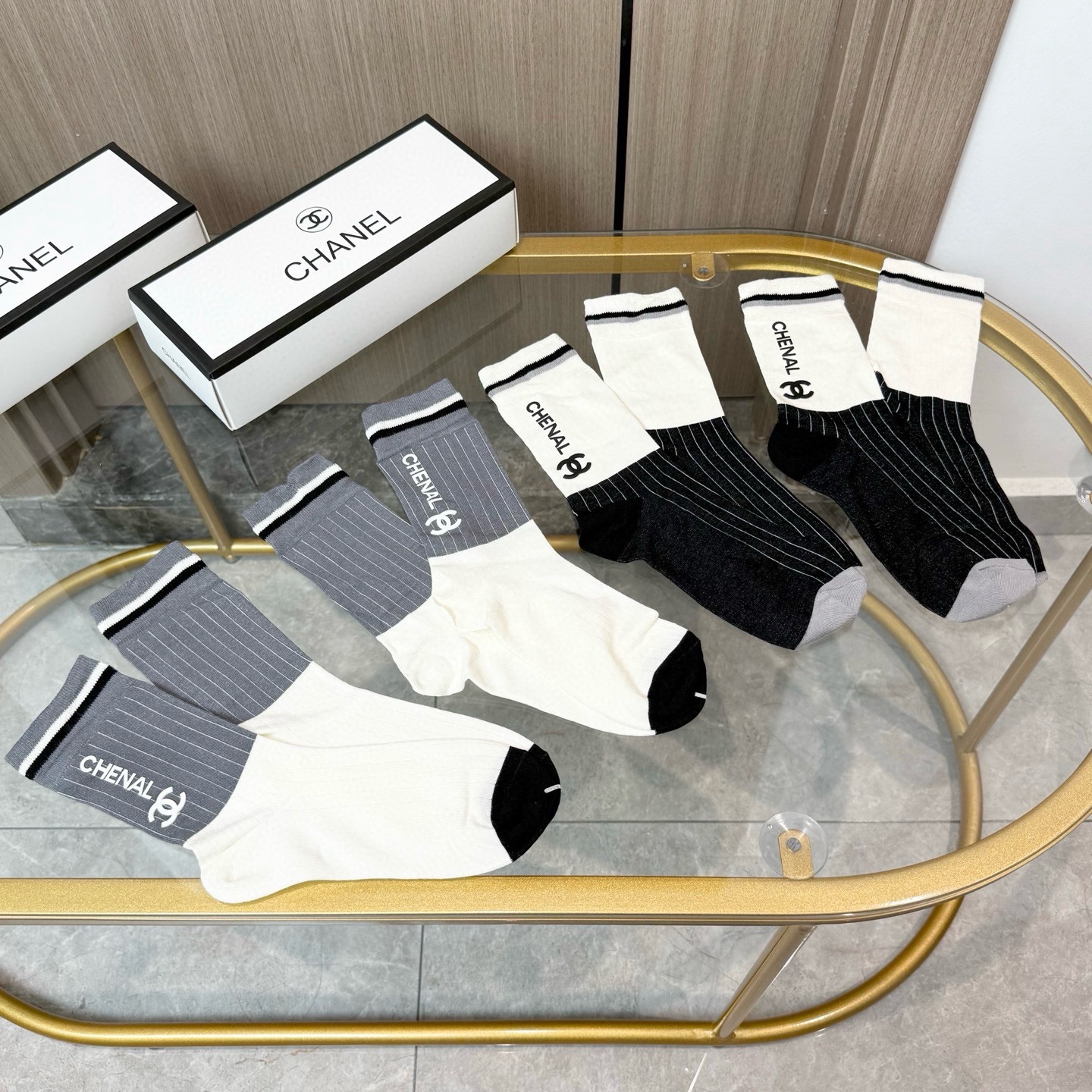 配包装【一盒四双】🌟CHANEL香奈儿 爆款中筒袜🌟高版本 ～好看到爆炸 欧美大牌中筒袜🔥🌟潮人必不能少
