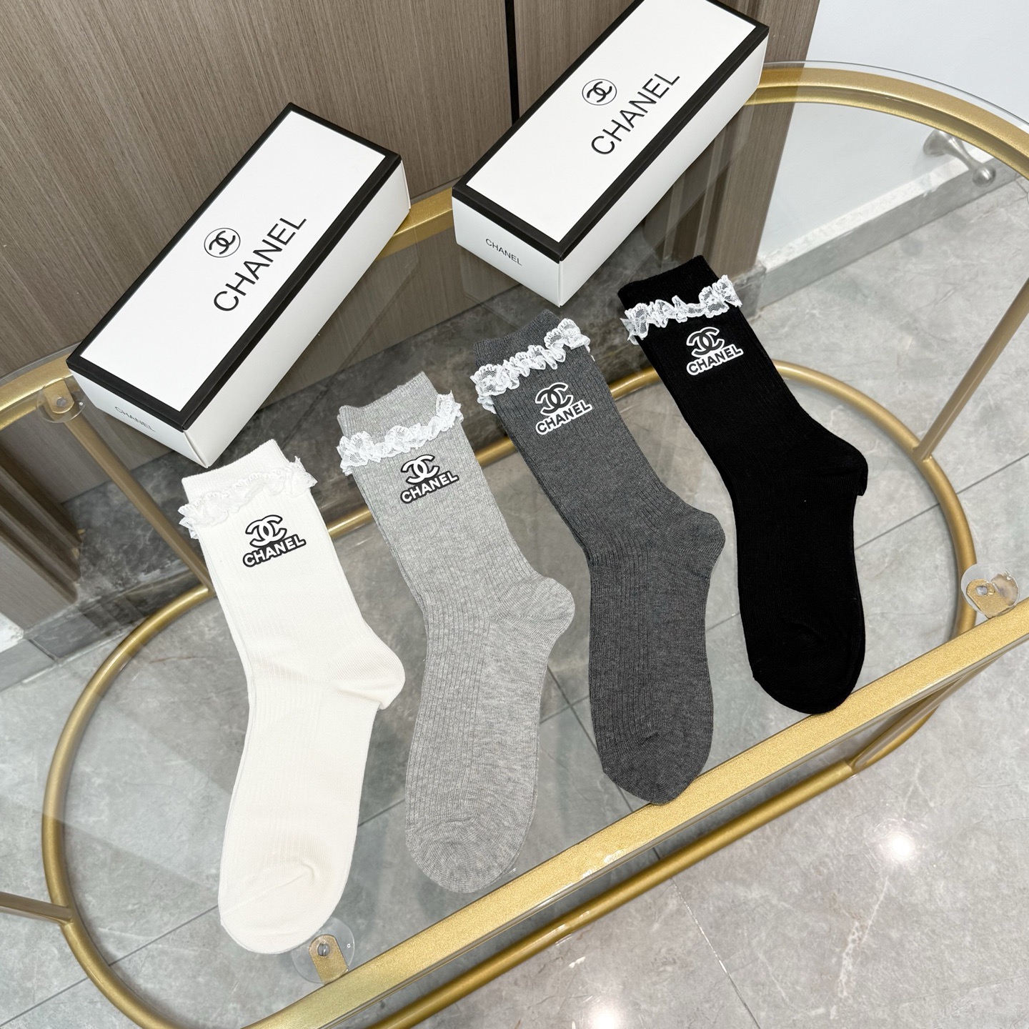 配包装【一盒四双】CHANEL 香奈儿高版本 ～好看到爆炸 CHANEL 袜子🔥烫印中筒袜，超精致🔥🔥潮