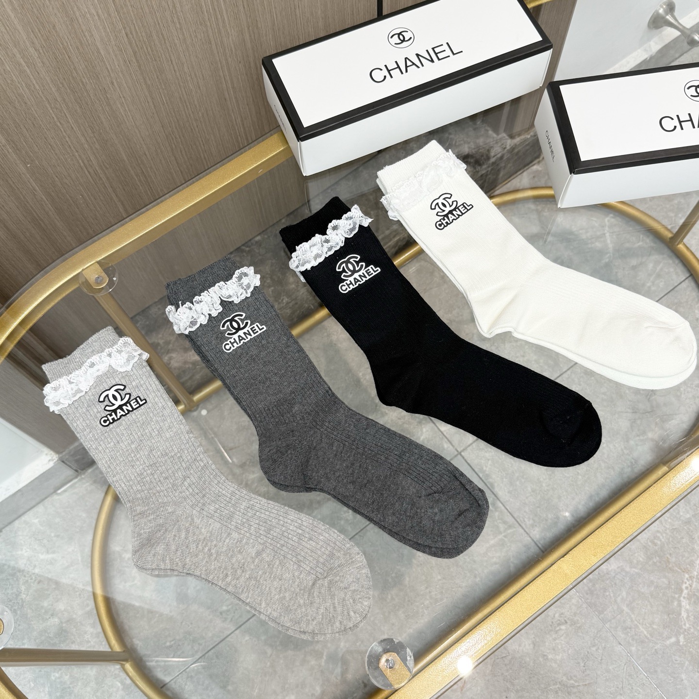 配包装【一盒四双】CHANEL 香奈儿高版本 ～好看到爆炸 CHANEL 袜子🔥烫印中筒袜，超精致🔥🔥潮