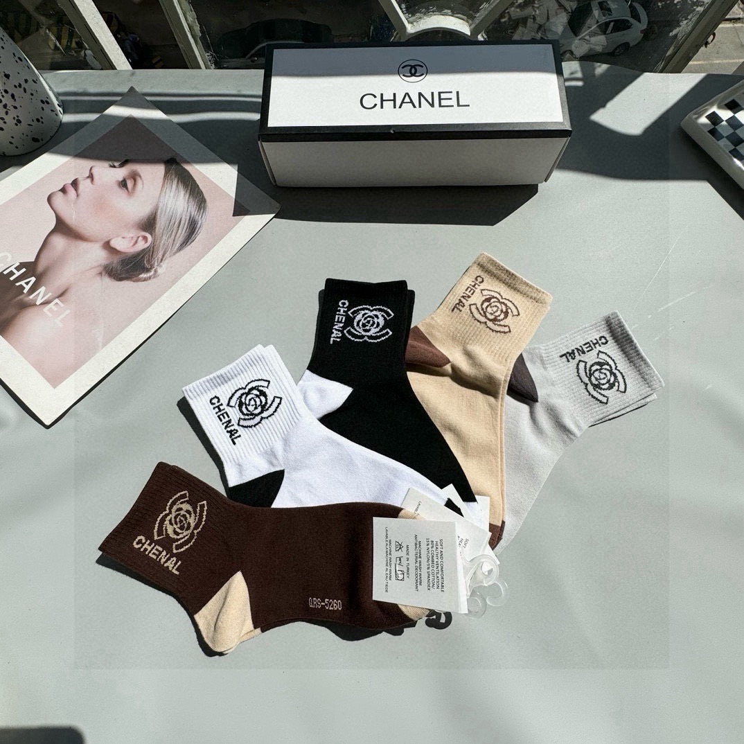 配包装【一盒五双】🌟Chanel 香奈儿 爆款中筒袜🌟高版本 ～好看到爆炸 欧美大牌中筒袜🔥🌟潮人必不能