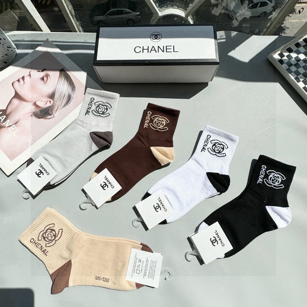 配包装【一盒五双】🌟Chanel 香奈儿 爆款中筒袜🌟高版本 ～好看到爆炸 欧美大牌中筒袜🔥🌟潮人必不能