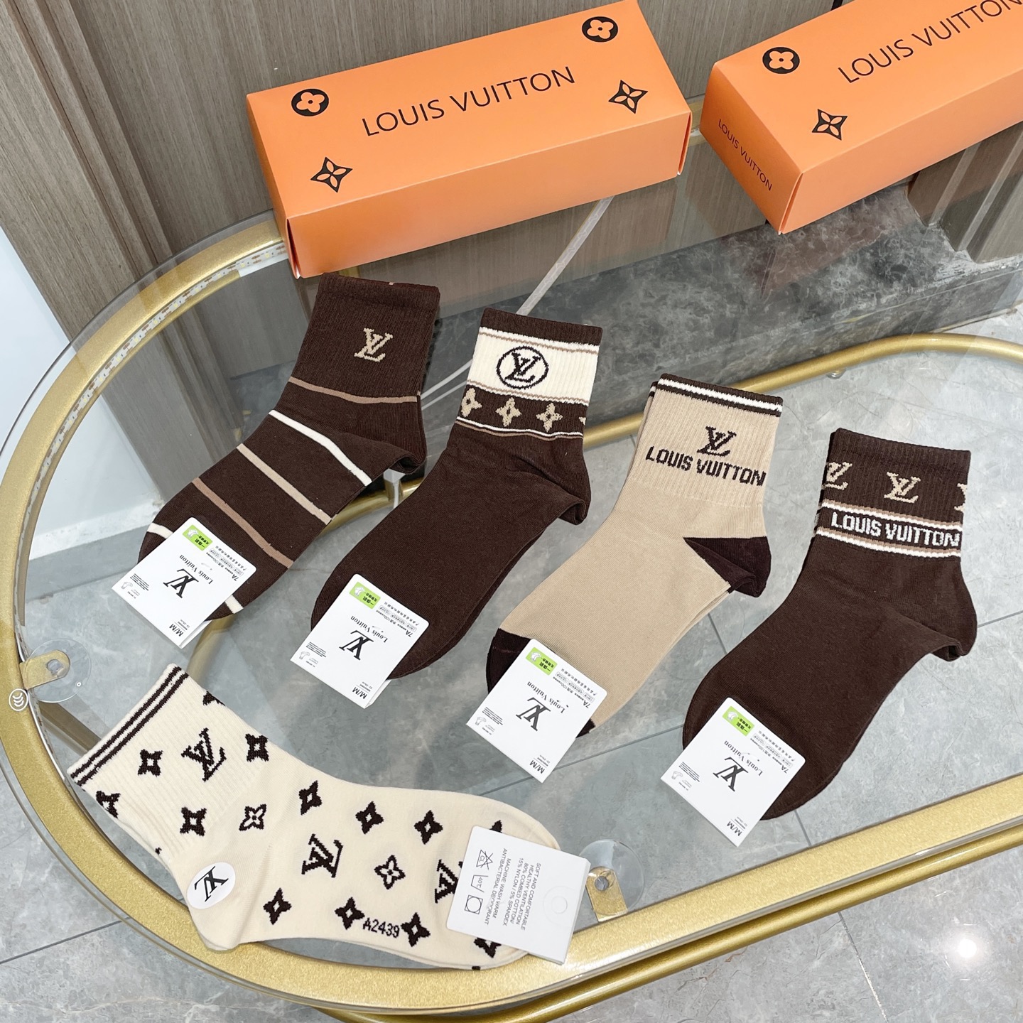 配包装【一盒五双】🌟LV 路易威登 爆款 中筒袜🌟高版本 ～好看到爆炸 欧美大牌中筒袜🔥🌟潮人必不能少的