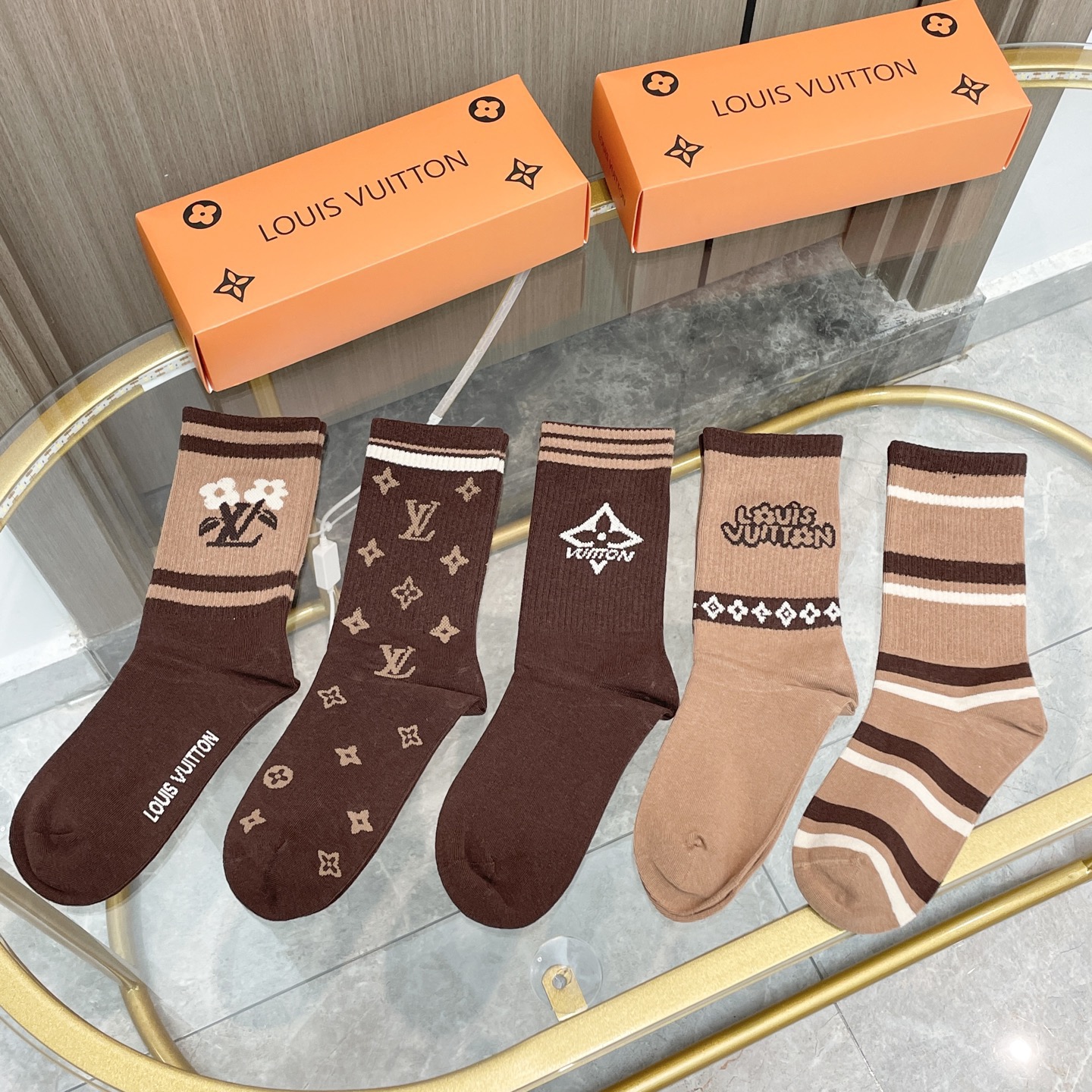 配包装【一盒五双】🌟LV 路易威登 爆款 长筒袜🌟高版本 ～好看到爆炸 欧美大牌长筒袜🔥🌟潮人必不能少的