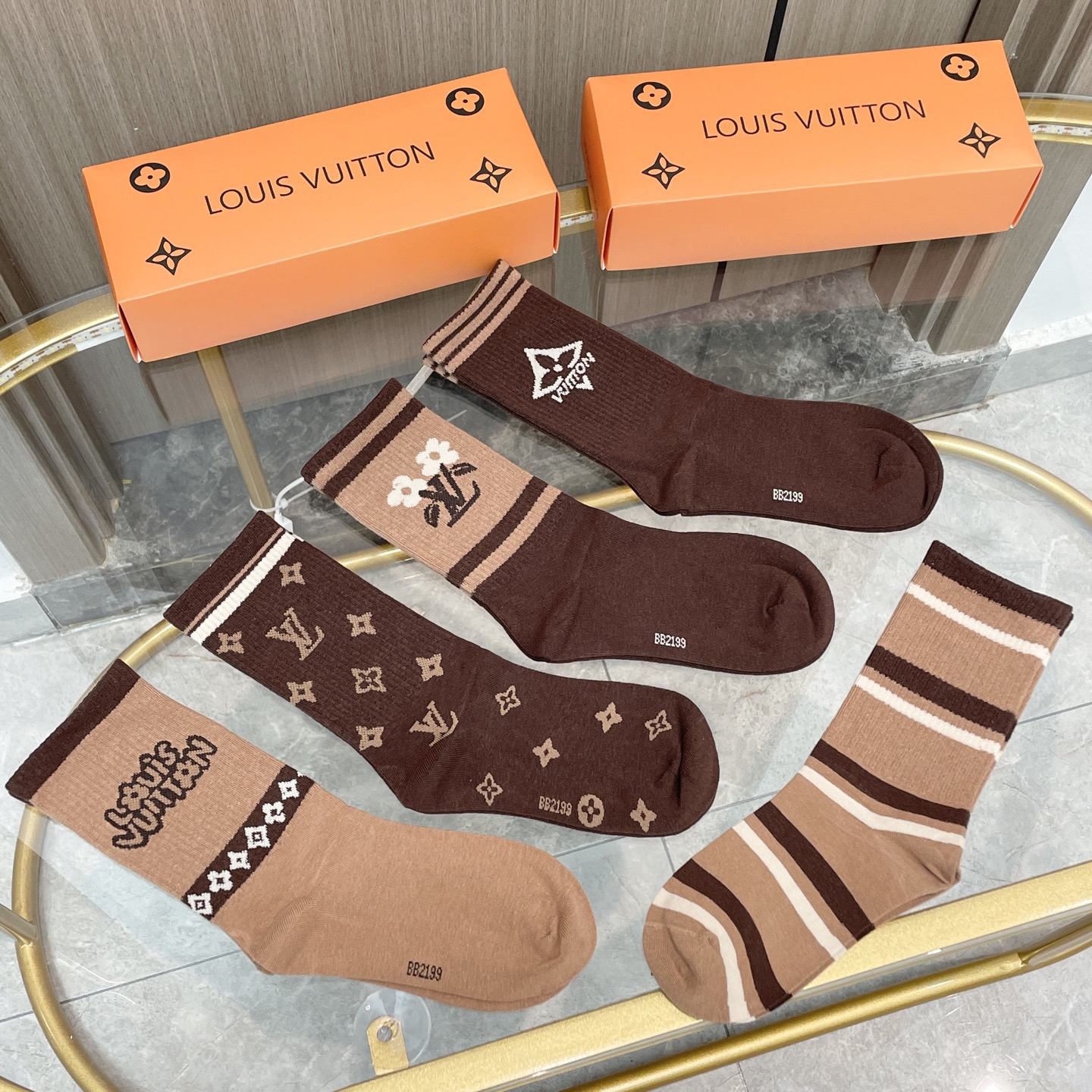 配包装【一盒五双】🌟LV 路易威登 爆款 长筒袜🌟高版本 ～好看到爆炸 欧美大牌长筒袜🔥🌟潮人必不能少的