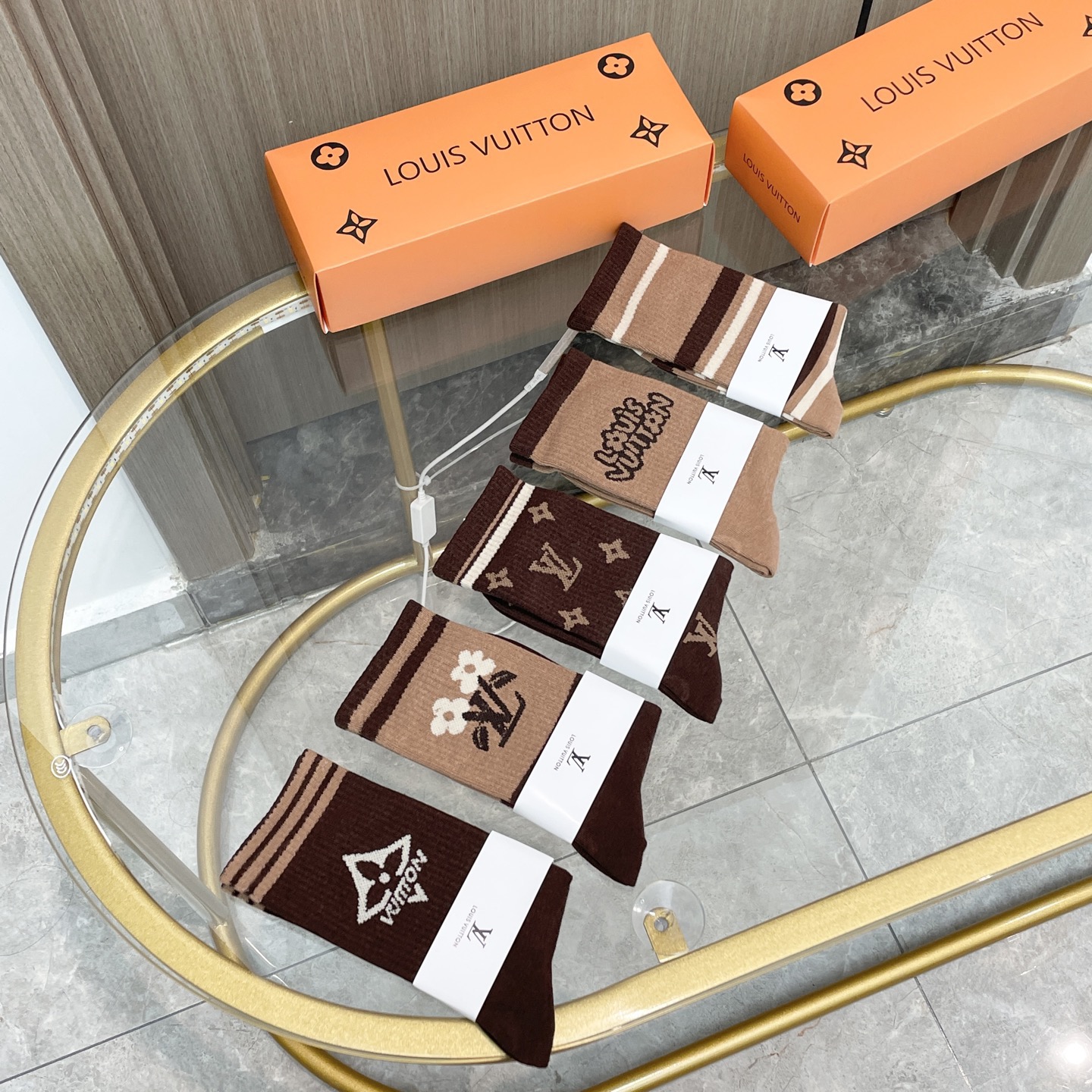 配包装【一盒五双】🌟LV 路易威登 爆款 长筒袜🌟高版本 ～好看到爆炸 欧美大牌长筒袜🔥🌟潮人必不能少的