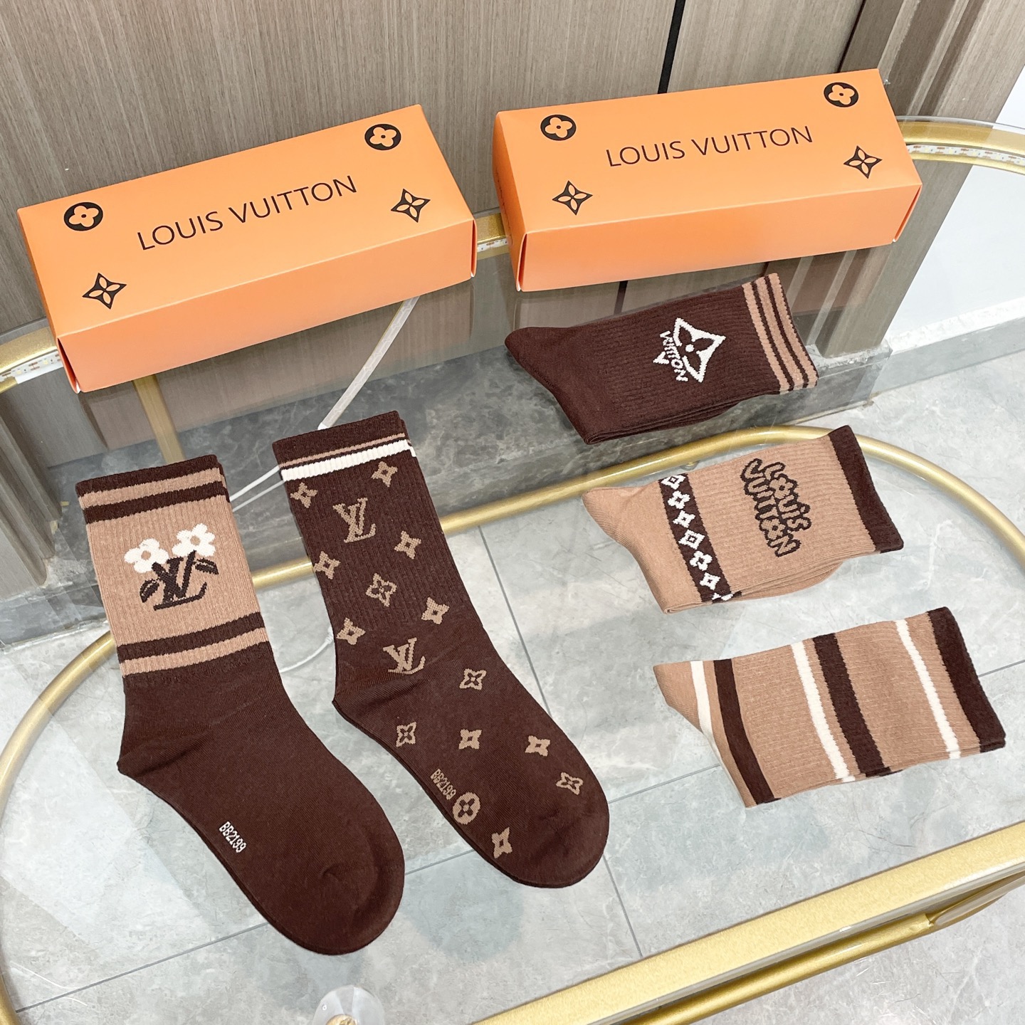 配包装【一盒五双】🌟LV 路易威登 爆款 长筒袜🌟高版本 ～好看到爆炸 欧美大牌长筒袜🔥🌟潮人必不能少的