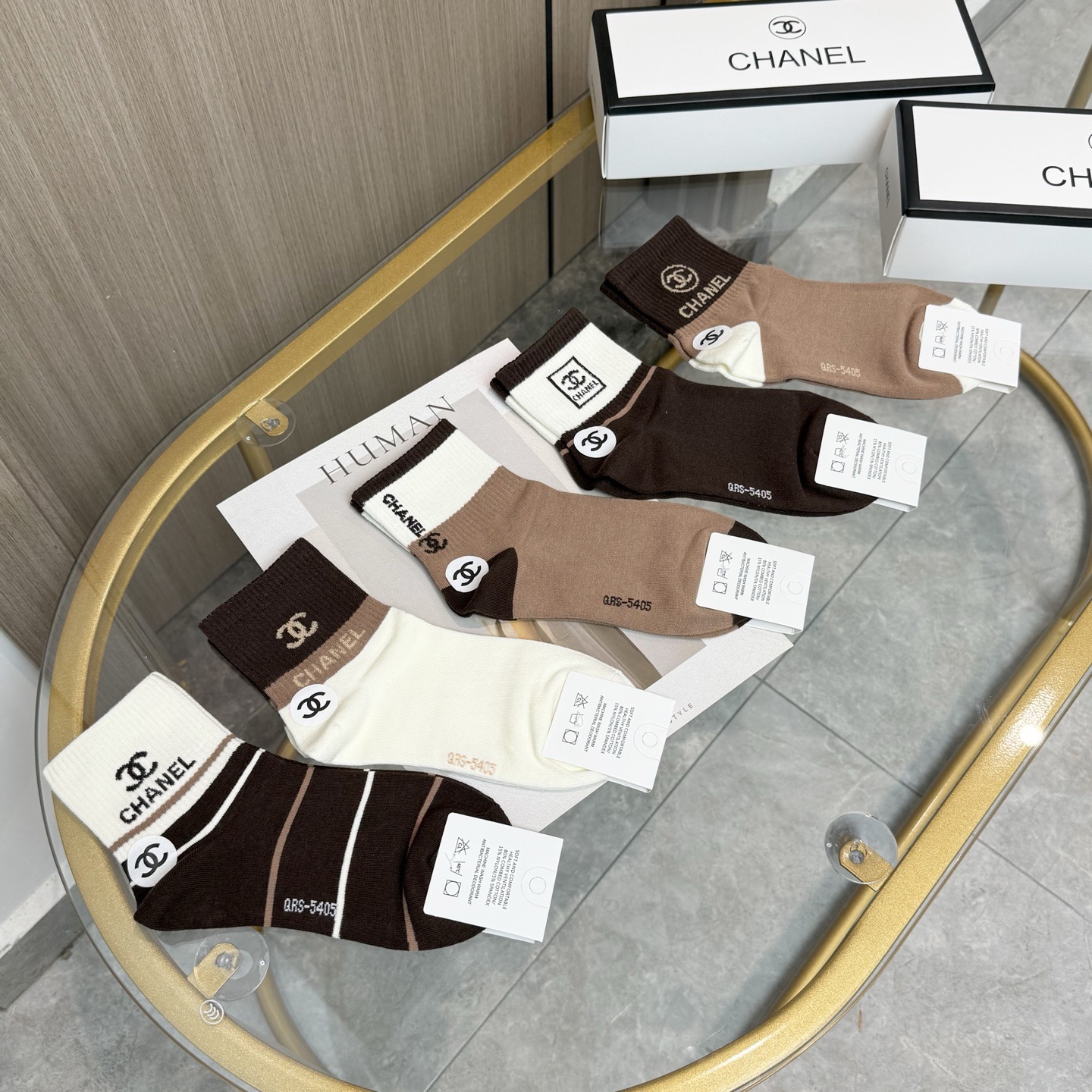 配包装【一盒五双】🌟Chanel 香奈儿 爆款卡中筒袜🌟高版本 ～好看到爆炸 欧美大牌中筒袜🔥🌟潮人必不