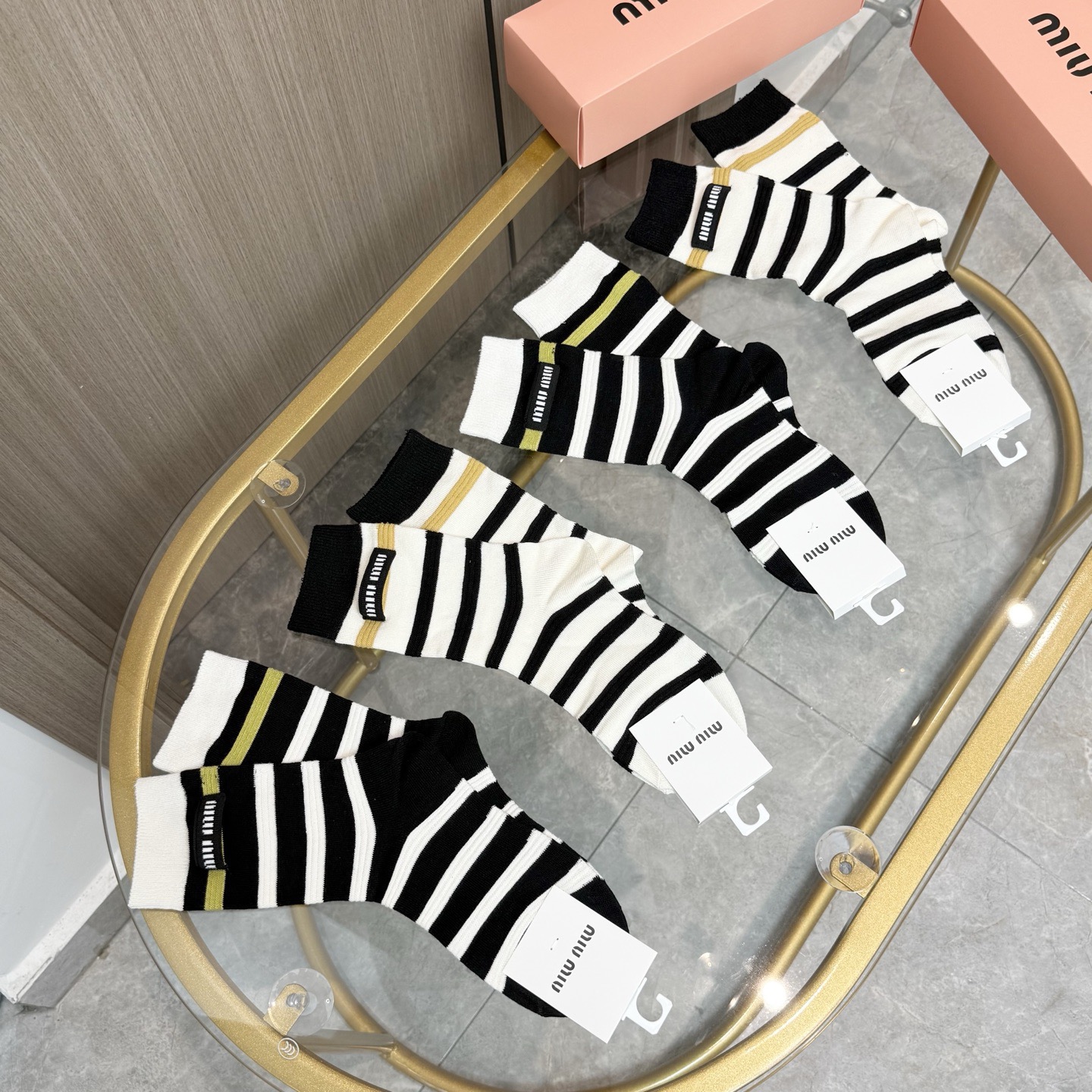 配包装【一盒四双】miumiu · 缪缪❗️高品质🔥超级爆款网红袜子❗️miu家官网同步饰品字母中筒袜，