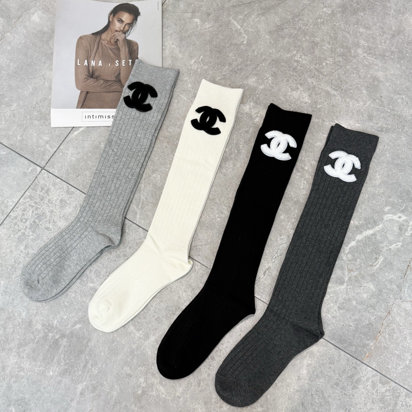 配包装【一盒四双】CHANEL · 香奈儿❗️超级爆款网红袜子❗️CHANEL官网同步字母小腿袜，ins