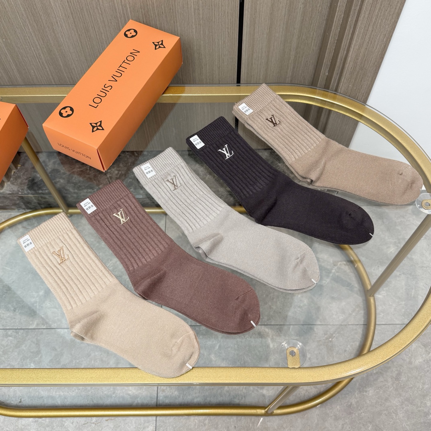 配包装【一盒五双】LV 路易威登 高版本 ～好看到爆炸 LV 袜子🔥羊绒袜，超软糯🔥🔥潮人必不能少的 L