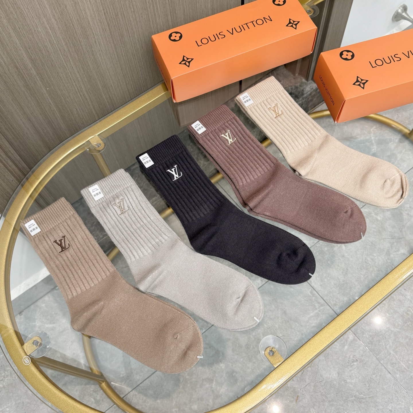 配包装【一盒五双】LV 路易威登 高版本 ～好看到爆炸 LV 袜子🔥羊绒袜，超软糯🔥🔥潮人必不能少的 L