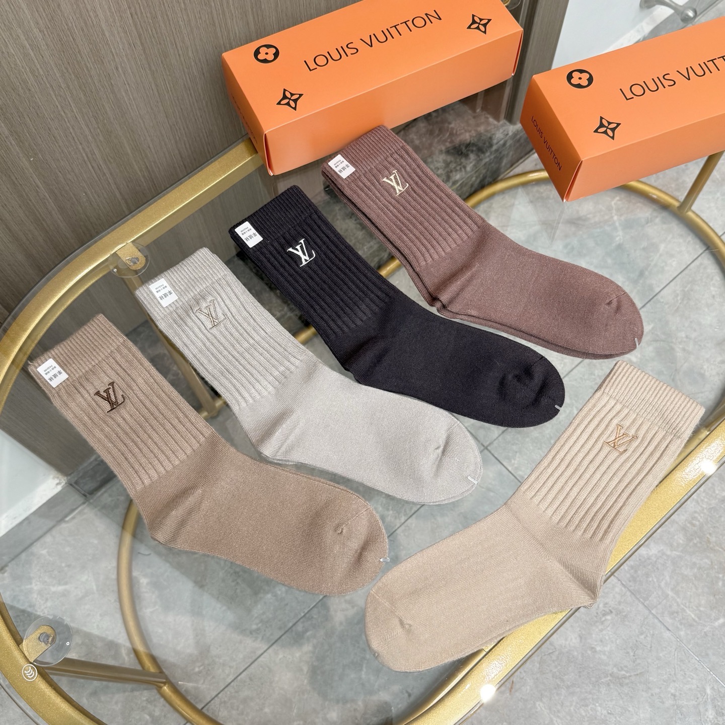 配包装【一盒五双】LV 路易威登 高版本 ～好看到爆炸 LV 袜子🔥羊绒袜，超软糯🔥🔥潮人必不能少的 L