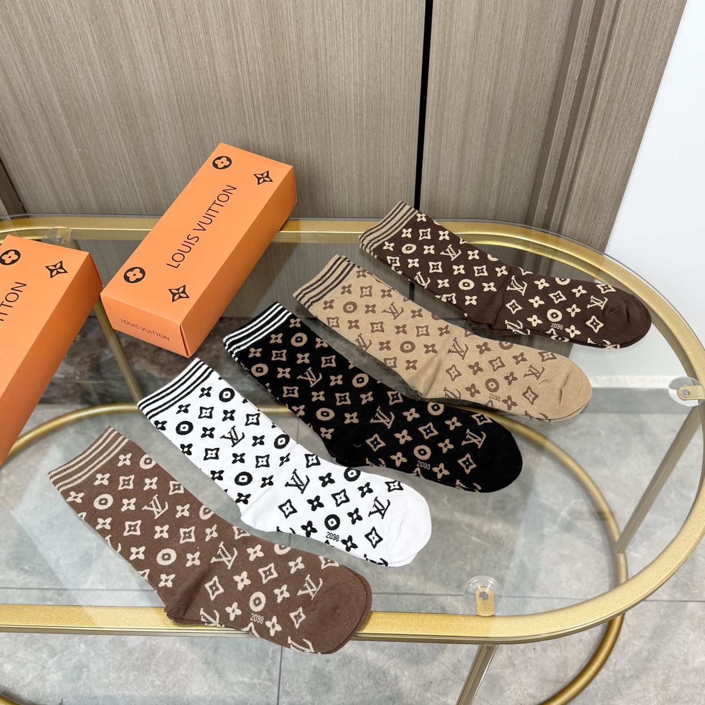 配包装【一盒五双】🌟LV 路易威登 爆款 长筒袜🌟高版本 ～好看到爆炸 欧美大牌长筒袜🔥🌟潮人必不能少的