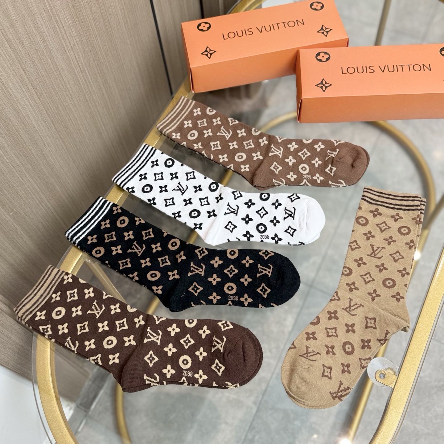 配包装【一盒五双】🌟LV 路易威登 爆款 长筒袜🌟高版本 ～好看到爆炸 欧美大牌长筒袜🔥🌟潮人必不能少的