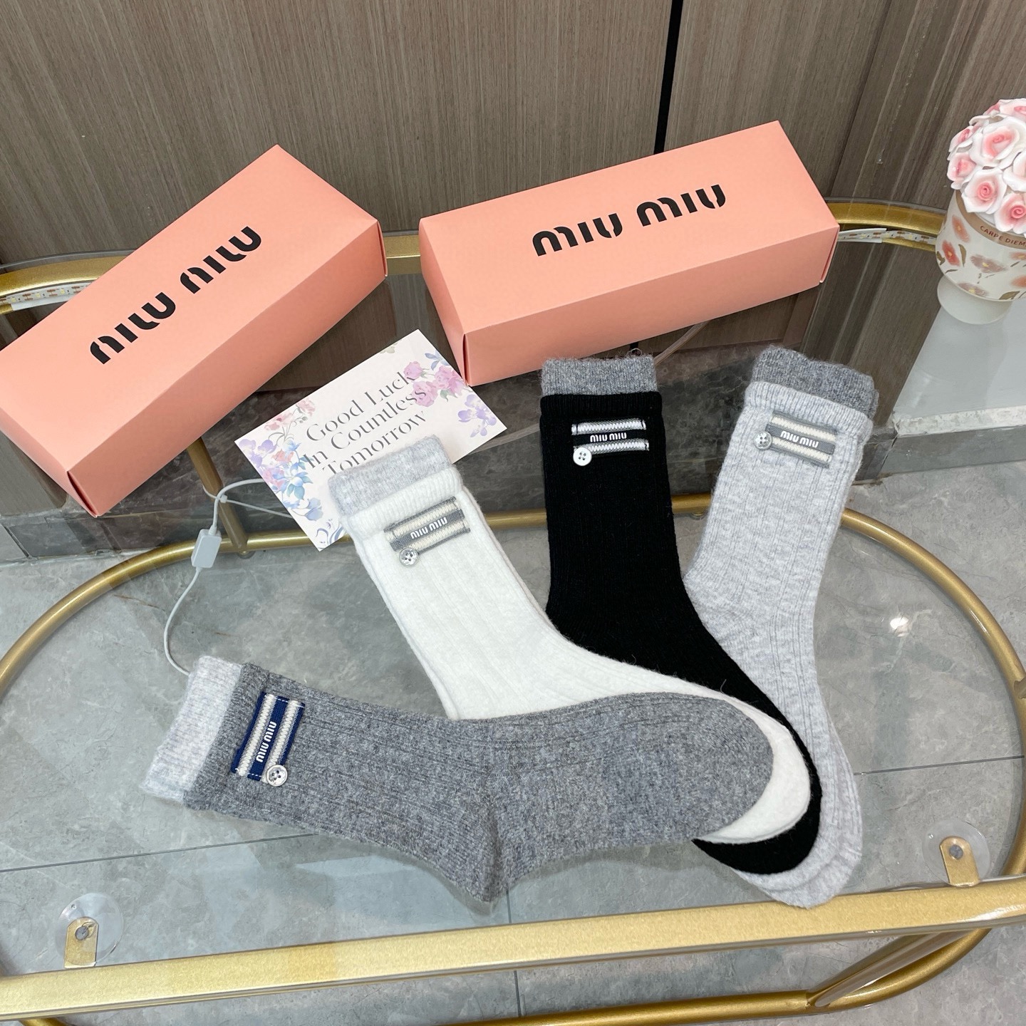 配包装【一盒四双】miumiu · 缪缪❗️高品质🔥超级爆款网红袜子❗️miu家官网同步饰品字母中筒袜，