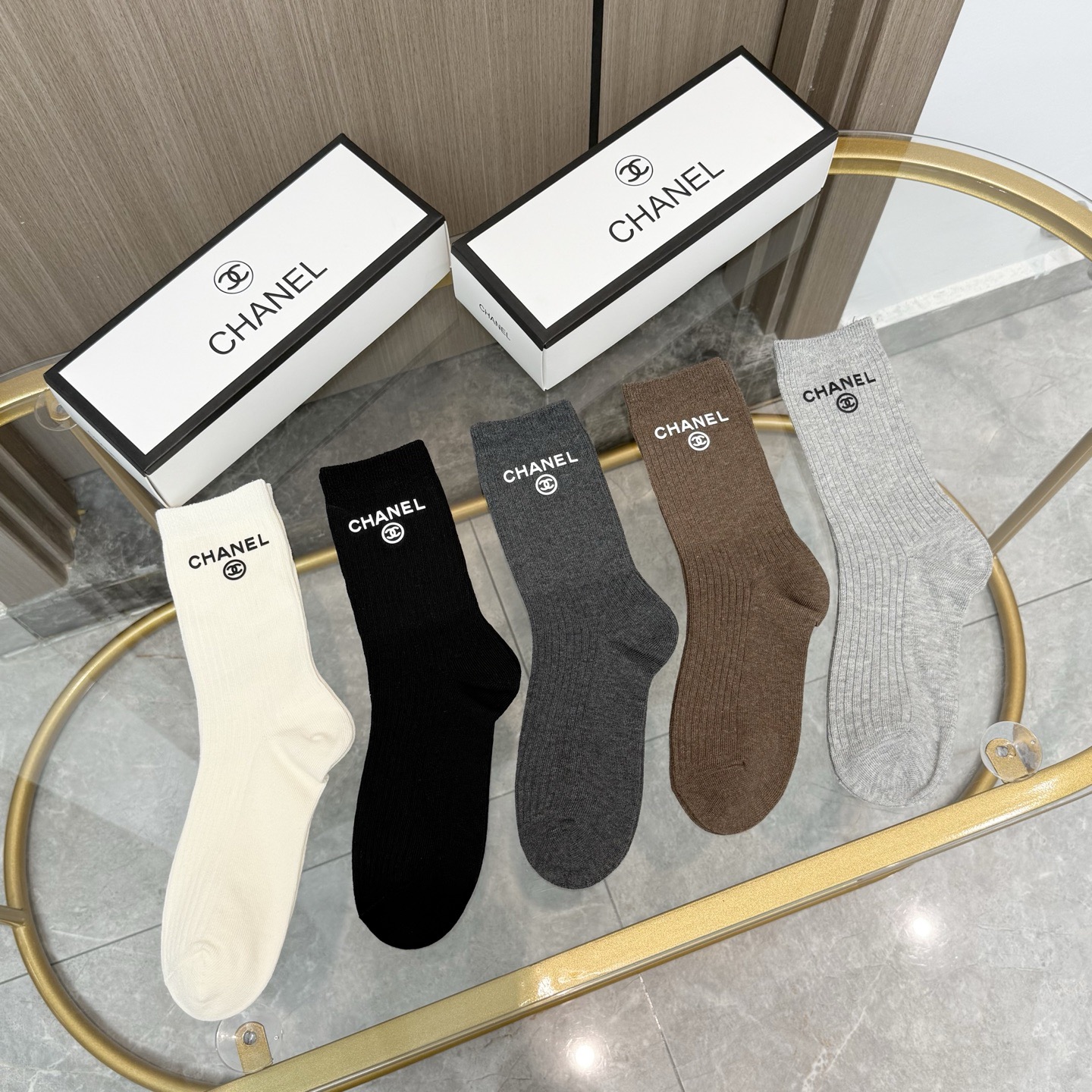 【一盒五双】CHANEL香奈儿高版本 ～好看到爆炸小香 袜子🔥高筒袜，超软糯🔥🔥潮人必不能少的CHANE