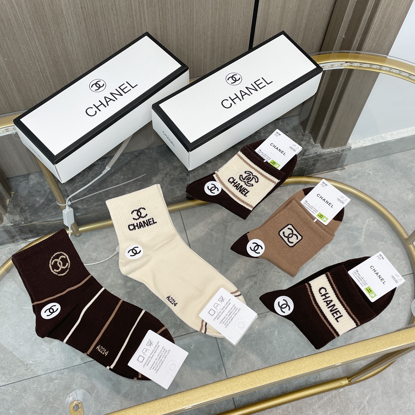 配包装【一盒五双】🌟Chanel 香奈儿 爆款卡中筒袜🌟高版本 ～好看到爆炸 欧美大牌中筒袜🔥🌟潮人必不
