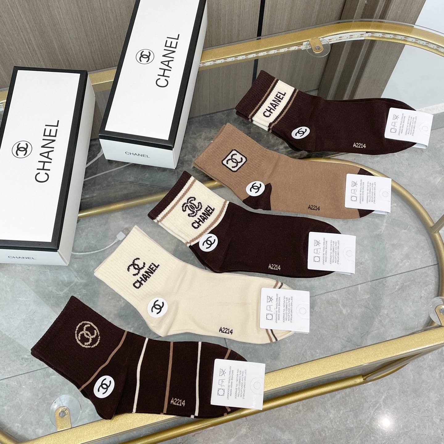 配包装【一盒五双】🌟Chanel 香奈儿 爆款卡中筒袜🌟高版本 ～好看到爆炸 欧美大牌中筒袜🔥🌟潮人必不