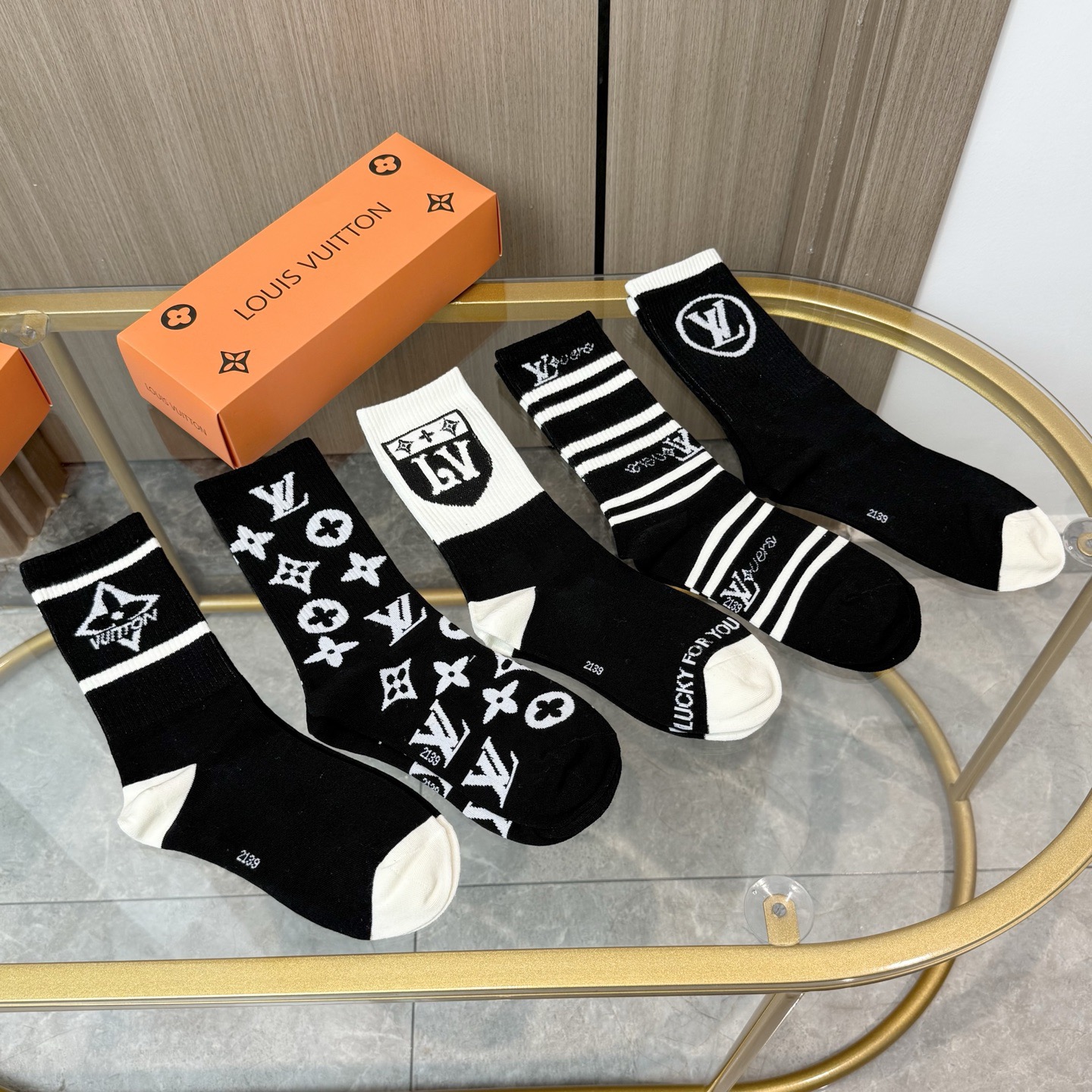 配包装【一盒五双】🌟LV 路易威登 爆款 长筒袜🌟高版本 ～好看到爆炸 欧美大牌长筒袜🔥🌟潮人必不能少的