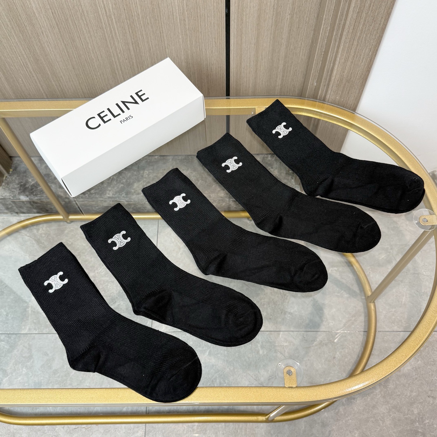 配包装【一盒五双】CELINE 赛琳高版本 ～好看到爆炸 CELINE 袜子🔥双针烫印羊绒中筒袜，超软糯