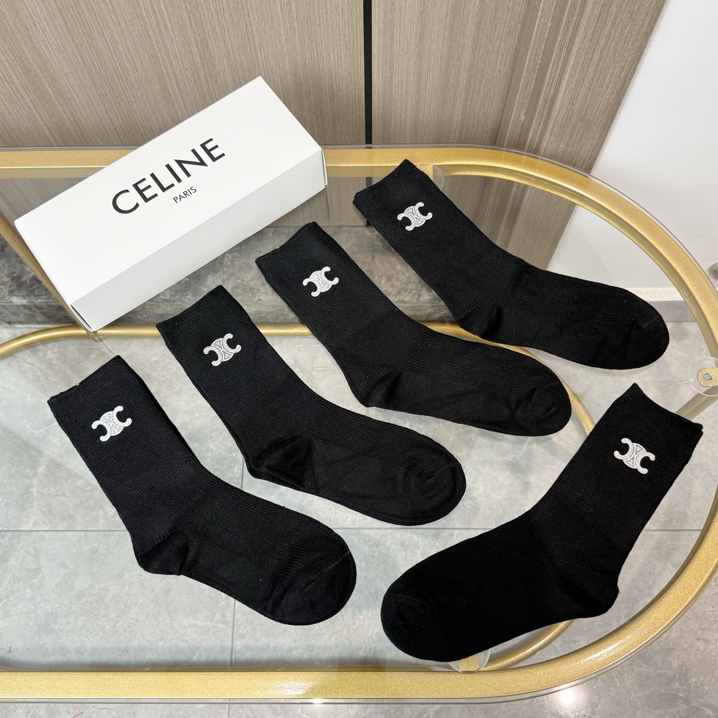 配包装【一盒五双】CELINE 赛琳高版本 ～好看到爆炸 CELINE 袜子🔥双针烫印羊绒中筒袜，超软糯