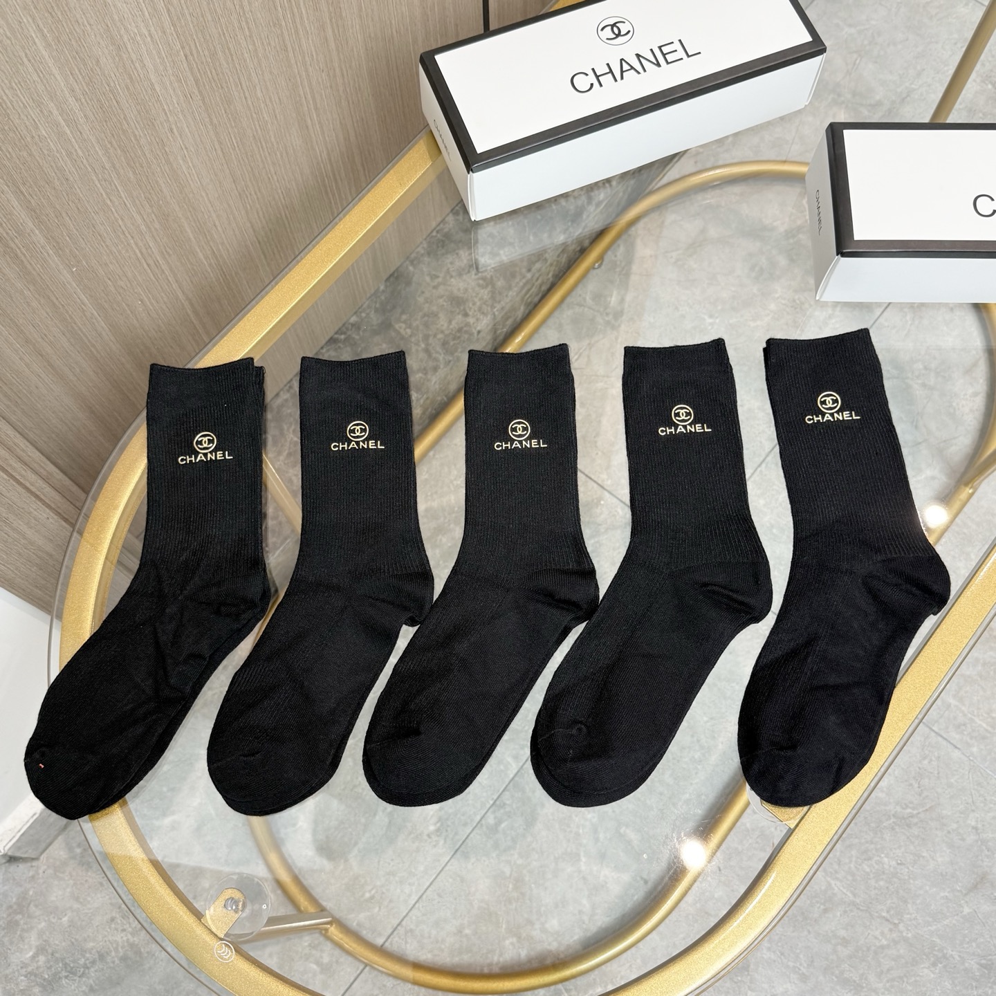 配包装【一盒五双】CHANEL 香奈儿高版本 ～好看到爆炸 CHANEL 袜子🔥双针烫印羊绒中筒袜，超软