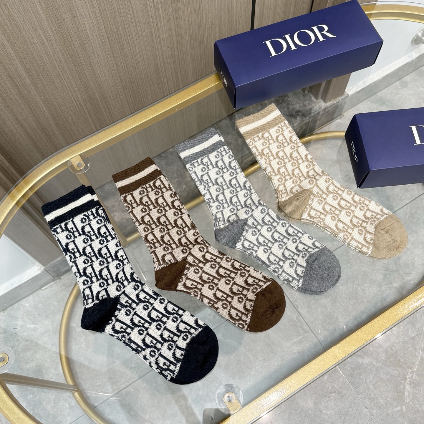 配包装【一盒四双】DIOR迪奥高版本 ～好看到爆炸CD 袜子🔥羊绒袜，超软糯🔥🔥潮人必不能少的CD专柜代