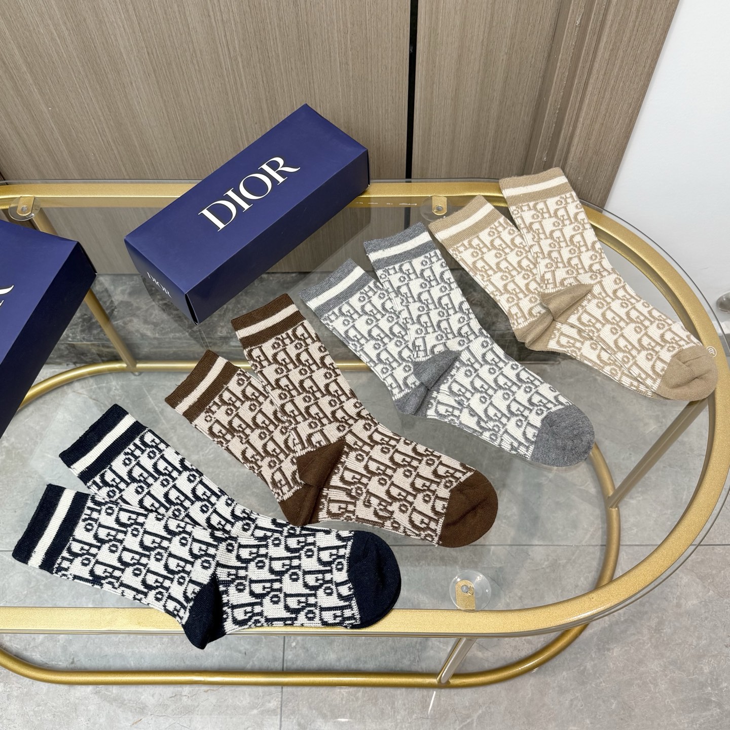 配包装【一盒四双】DIOR迪奥高版本 ～好看到爆炸CD 袜子🔥羊绒袜，超软糯🔥🔥潮人必不能少的CD专柜代