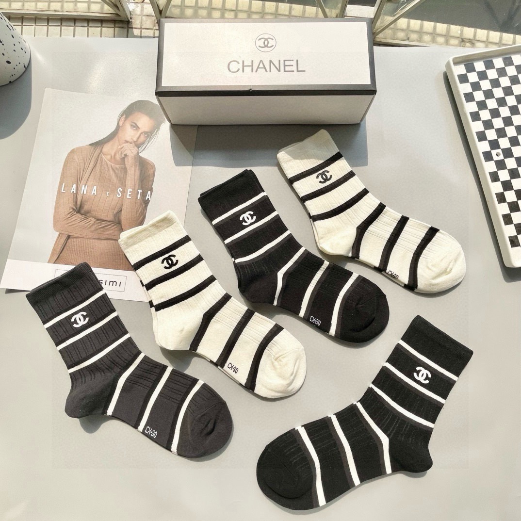 配包装【一盒五双】🌟CHANEL香奈儿 🌟网红爆款 ～好看到爆炸 欧美大牌中筒袜🔥🌟潮人必不能少的专柜代
