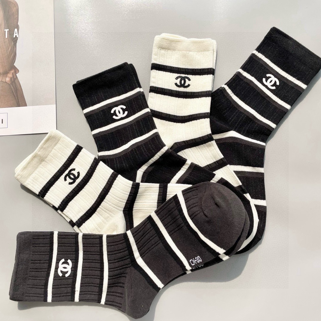 配包装【一盒五双】🌟CHANEL香奈儿 🌟网红爆款 ～好看到爆炸 欧美大牌中筒袜🔥🌟潮人必不能少的专柜代