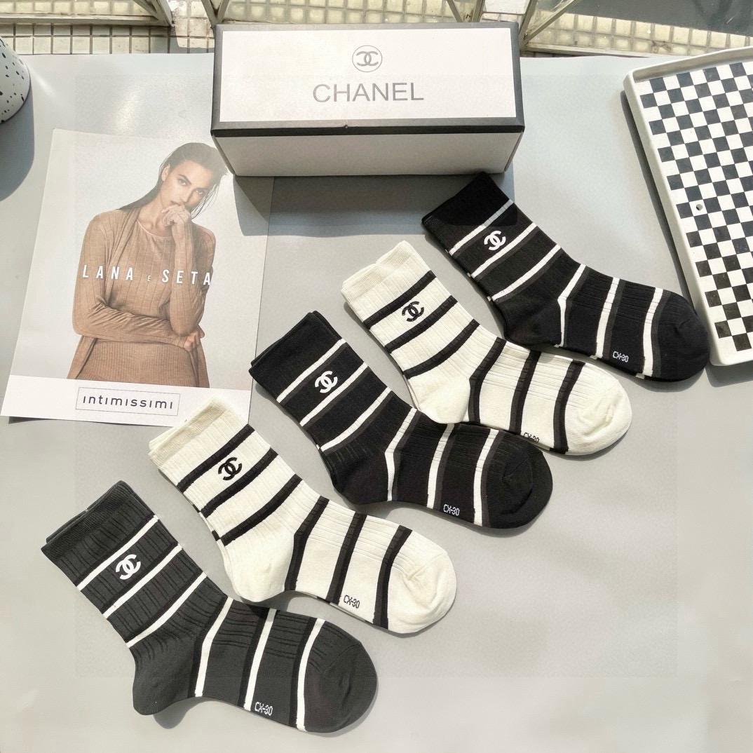 配包装【一盒五双】🌟CHANEL香奈儿 🌟网红爆款 ～好看到爆炸 欧美大牌中筒袜🔥🌟潮人必不能少的专柜代