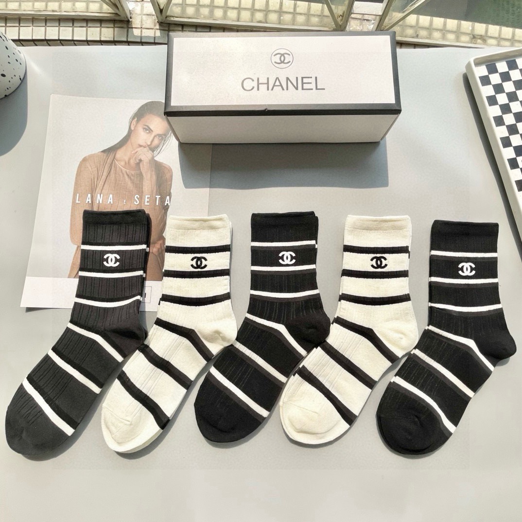 配包装【一盒五双】🌟CHANEL香奈儿 🌟网红爆款 ～好看到爆炸 欧美大牌中筒袜🔥🌟潮人必不能少的专柜代