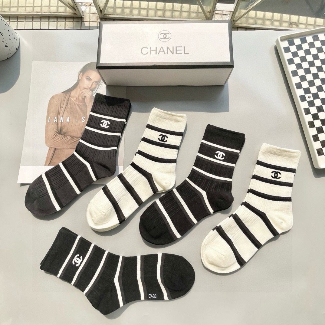 配包装【一盒五双】🌟CHANEL香奈儿 🌟网红爆款 ～好看到爆炸 欧美大牌中筒袜🔥🌟潮人必不能少的专柜代