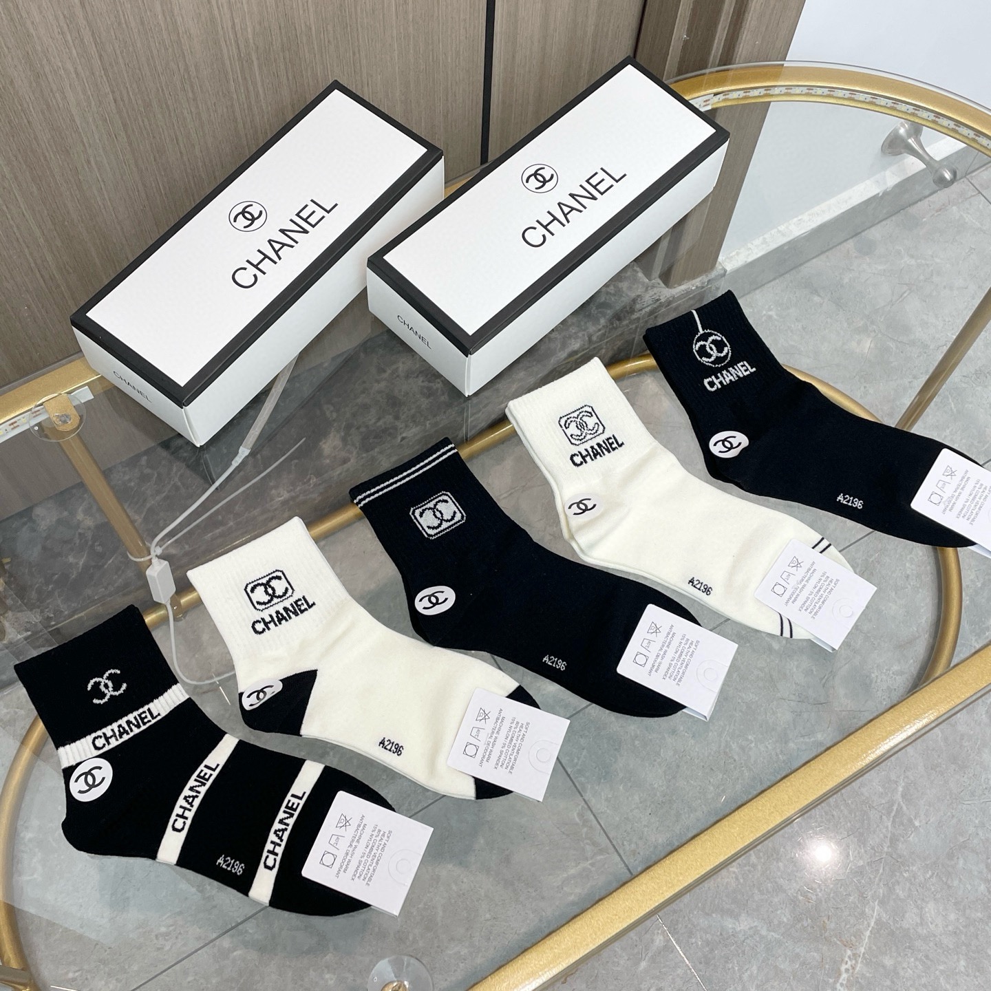 配包装【一盒五双】🌟Chanel 香奈儿 爆款卡中筒袜🌟高版本 ～好看到爆炸 欧美大牌中筒袜🔥🌟潮人必不