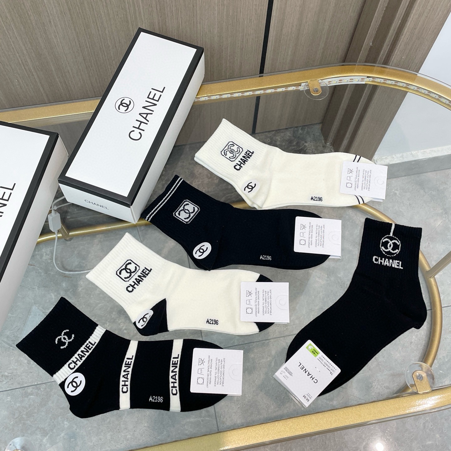 配包装【一盒五双】🌟Chanel 香奈儿 爆款卡中筒袜🌟高版本 ～好看到爆炸 欧美大牌中筒袜🔥🌟潮人必不
